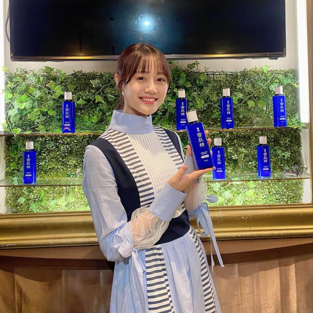 伊藤美来のインスタグラム：「🫧  KOSÉ 『雪肌精』のWeb CMに出演しています🕊️  あけみちゃんのおかげで、たくさん笑顔になってとても楽しい撮影でした。  お肌も雪肌精のおかげで毎日ぷるんぷるんです。  是非ご覧いください☺️  https://youtu.be/yP-nHDoddqo?si=R9rmOgXVhU8HDrBr  #みくです☺︎ #スナック透明館 #PR」