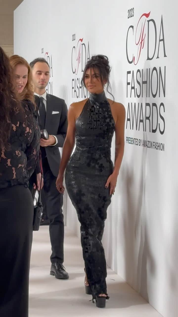 Nylon Magazineのインスタグラム：「Kim Kardashian walking the 2023 CFDA Awards red carpet in @chromeheartsofficial 🖤  🎥 @kellychristinereed for NYLON」