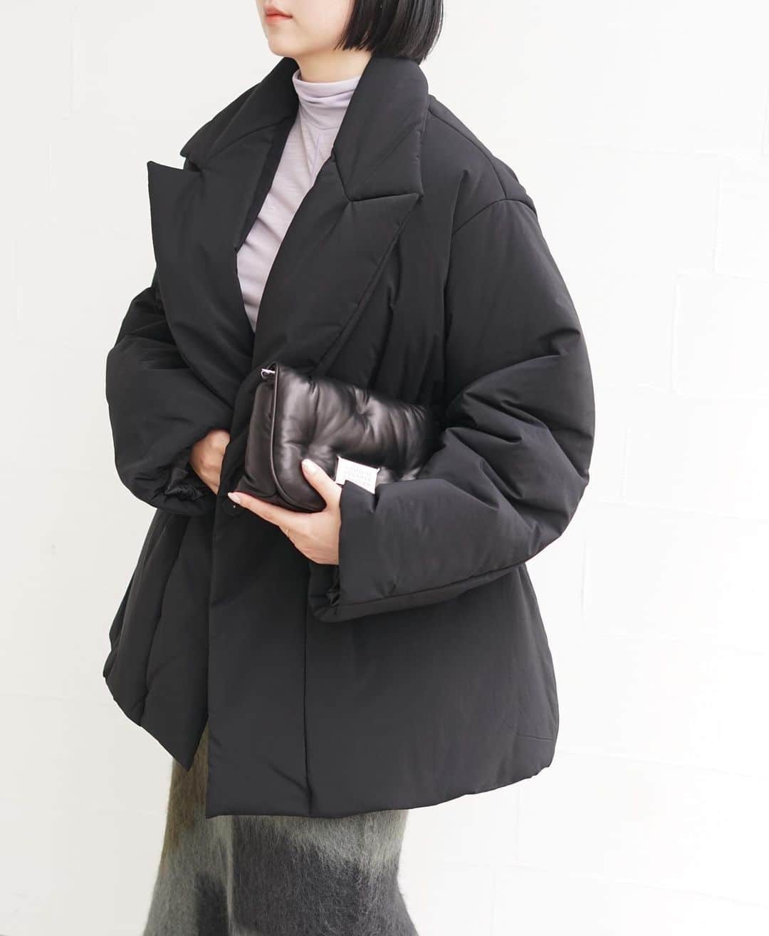 【ANN DE ARKのインスタグラム：「FETICO  NYLON PUFFER JACKET ￥115,500（tax in）  FETICOならではのエレガントなダウン。 カジュアルになりがちなダウンですが、ウエストをシェイプさせたシルエットは他にはないデザインです。  詳しくはオフィシャルサイト【ARKnets】にて。 ■商品や通信販売に関しまして ご不明な点がございましたらお気軽にお問い合わせください。 ———————————— オフィシャルサイトの在庫と店頭在庫は共有しております。 商品に関しましては、お気軽にコメントや店舗までお問い合わせください。 ⬇︎⬇︎⬇︎ @ann_de_ark  @arknets_official ⁡ #fashion #栃木 #宇都宮 #ショップ #セレクトショップ　#arknets #anndeark #fetico #mamekurogouchi #maisonmargiela  -———————————」