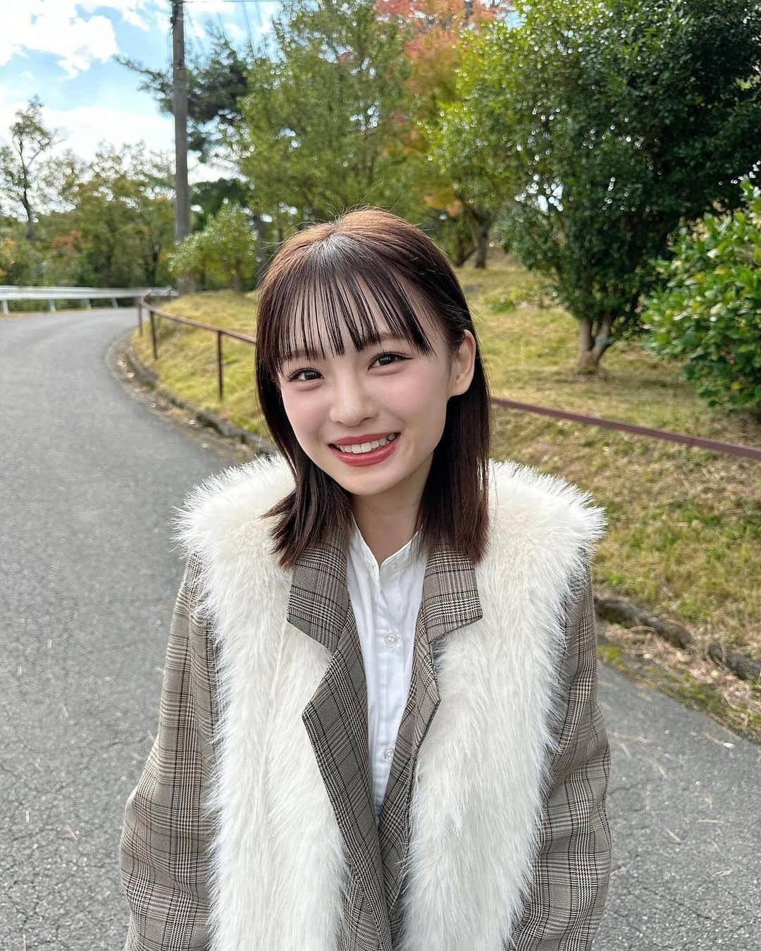 新澤菜央のインスタグラム：「しんしんっていい女 ？ 🍂 ⠀ ⠀ #彼女の私服がかわいい #低身長コーデ #sサイズコーデ #骨格ウェーブ #秋 #秋コーデ #韓国ファッション #ジャケットコーデ #カジュアルコーデ #dazzlin #ダズリン #murua #17kg #emoda #fashion #code #ootd」