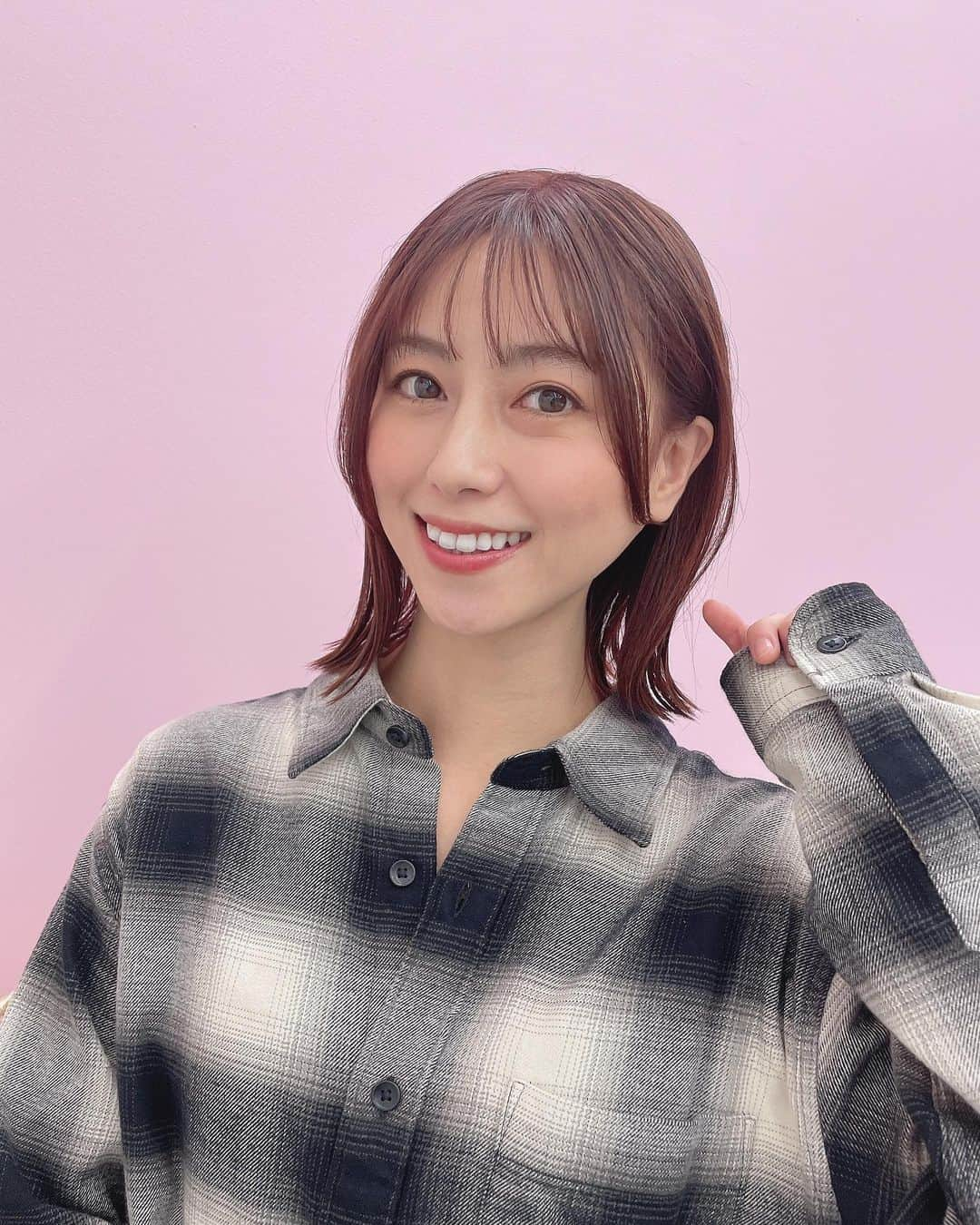 小坂温子のインスタグラム：「カラーはピンクグレージュ冬仕様にしてもらいました🤭🩷ミキティいつもありがとう💇‍♀️✨ #ヘアカラー  #ピンクグレージュ  #新店舗オープン  #おめでとうございます #fivent」