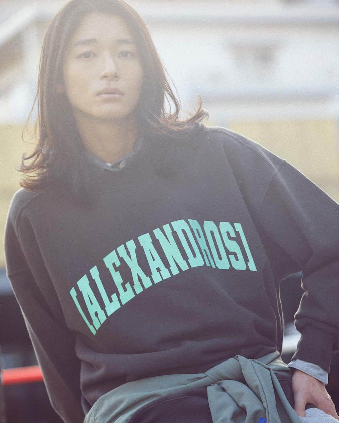 [ALEXANDROS]のインスタグラム：「[Alexandros]×RUSSELL ATHLETIC カプセルコレクション発表  こだわって作りました。 めちゃいい感じです。 お楽しみに。洋平  https://alexandros.jp/contents/689033  #Alexandros #russellathletic #ラッセルアスレティック」