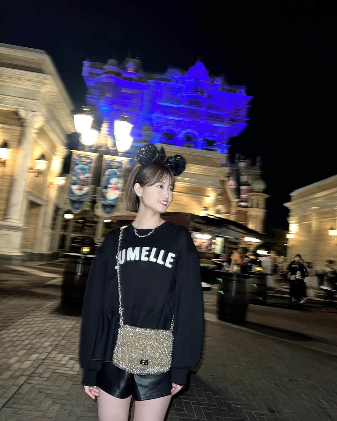 朝長美桜さんのインスタグラム写真 - (朝長美桜Instagram)「🌍🧸🎄  ディズニーシー♡♡ 楽しかった〜 大好きな季節で、どこ見ても幸せだった♥️ ずっと見たかったショーも見れて嬉しい🫶🏻✨  明日からしばらくディズニー投稿続きます🤭🫶🏻  #ディズニーシー#ディズニー#ジュメロ#jumelle#アンテプリマ#anteprima」11月7日 20時44分 - miochan_0517