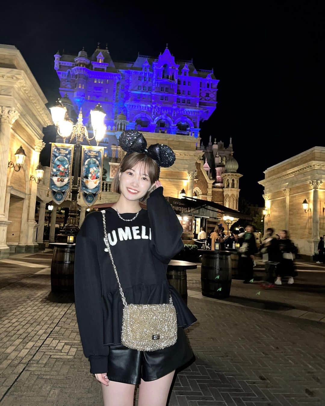 朝長美桜さんのインスタグラム写真 - (朝長美桜Instagram)「🌍🧸🎄  ディズニーシー♡♡ 楽しかった〜 大好きな季節で、どこ見ても幸せだった♥️ ずっと見たかったショーも見れて嬉しい🫶🏻✨  明日からしばらくディズニー投稿続きます🤭🫶🏻  #ディズニーシー#ディズニー#ジュメロ#jumelle#アンテプリマ#anteprima」11月7日 20時44分 - miochan_0517
