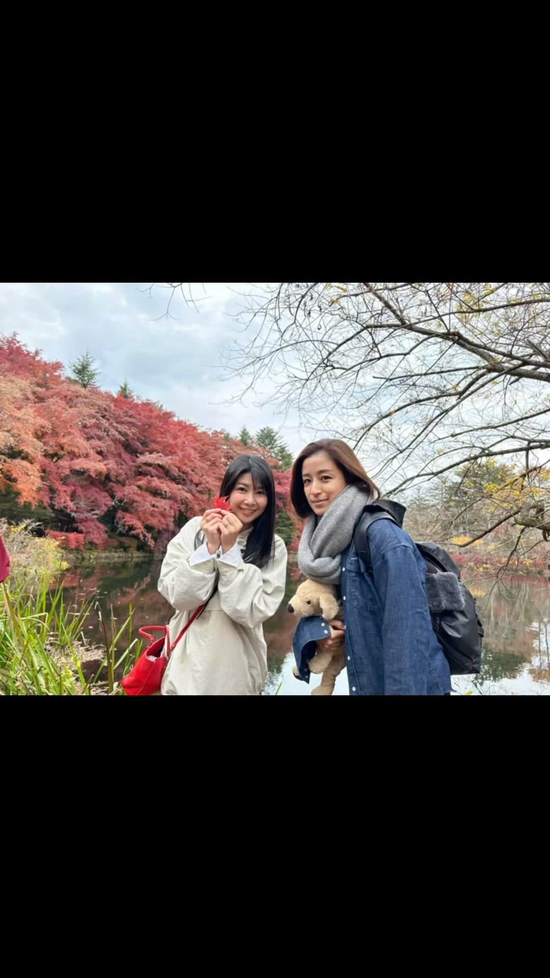 中山真見のインスタグラム：「お友達親子と#軽井沢旅行  #軽井沢プリンスホテルスキー場  がオープン！とのことで行ってきたら、 コースが狭すぎてハードル高め😂😂 #紅葉　が見頃でとっても綺麗でした💓 気候もちょうどよく、 朝晩は少し冷えるけれど日中は最高！ スキーはウィンドブレーカーで充分！ 空気綺麗！ #レンタルサイクリング　もして軽井沢巡りも楽しかった💓 ・ #雲場池 #タリアセン #田七屋 #軽井沢プリンススキー場  #ボーリング #きりさと　でお蕎麦 #サワムラ軽井沢 で#モーニング #軽井沢アウトレット  ・ ・ 唯一心残りは、 疲れ果ててしまいママ友と夜飲みながらお喋りできなかったこと😂😂😂笑笑 ・ ・ #軽井沢 #軽井沢グルメ  #軽井沢カフェ  #子連れ了解」