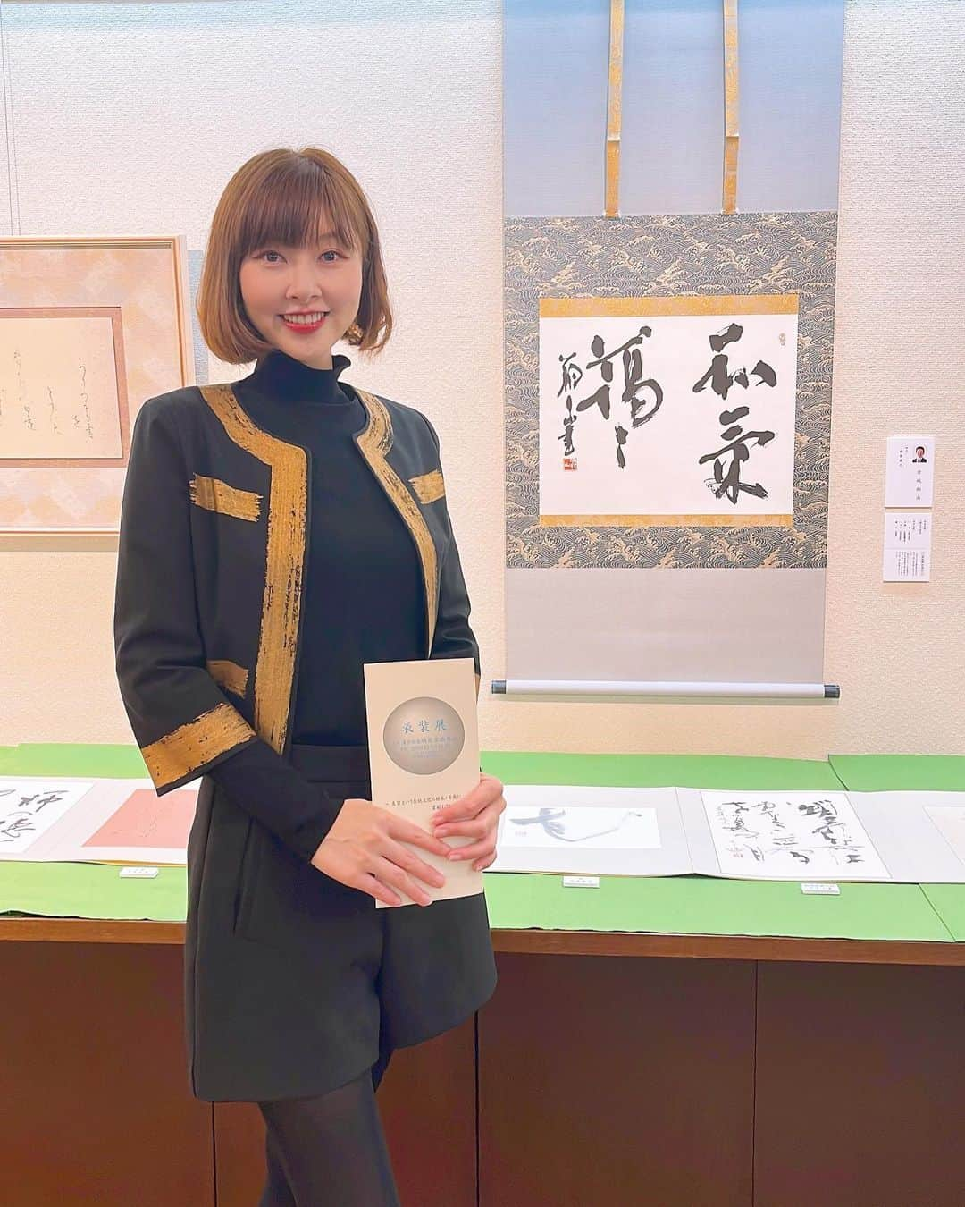 相沢礼子のインスタグラム：「@toyogaku  #東洋額装 さんの　#表装展に伺ってきました^ ^  以前私が出演させていただいた、 「そ〜だったのかンパニー」という番組にご出演して下さった、 小林英樹社長　@hideki_kobayashi_1030 が ご案内してくださり、とてもわかりやすく説明してくださいました^ ^ 奥が深くてとても感動してしまいました。  数年前に表装展に伺ったときの写真や、 そ〜だったのかンパニーの交流会の時のお写真は2枚目にあります^ ^  たくさんご説明していただいた動画も撮ったので、お楽しみください^ ^  @yu_s915 と一緒に伺いとても楽しかったです^ ^  小林英樹社長、東洋額装の皆様、ありがとうございました^ ^  銀座の鳩居堂にて、11月7日から12日までやられているそうです^ ^  #表装　#伝統文化　#掛軸　#額縁 #屏風　#書道　#展覧会　#calligraphy #鳩居堂　#japan #photooftheday  #そ〜だったのかンパニー #centforce  #セントフォース #相沢礼子」