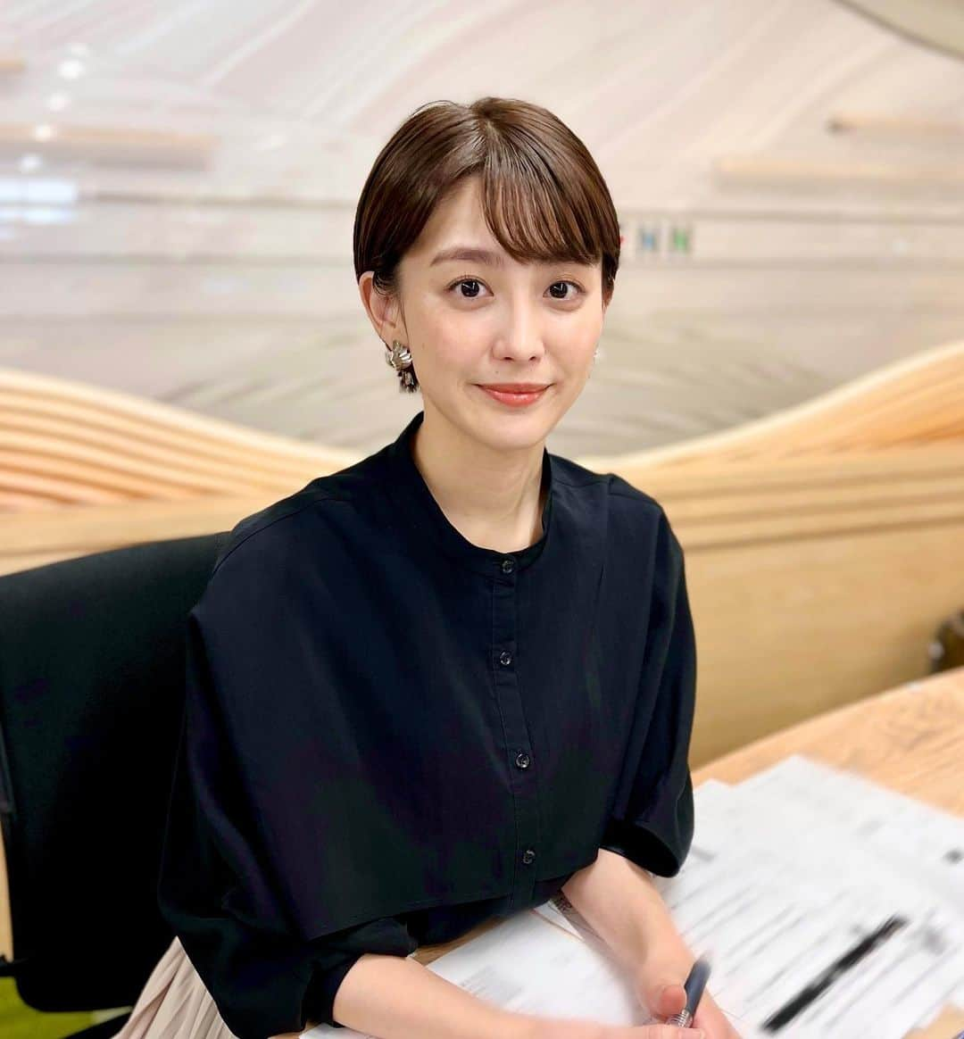 フジテレビ「プライムニュース イブニング」さんのインスタグラム写真 - (フジテレビ「プライムニュース イブニング」Instagram)「#イット ！は 15時45分スタートです   ●イスラエルとハマス衝突から1ヵ月 ●供託金は100億円？“ #統一教会 ”会見 ●また…体育館の屋根崩落3人死亡 ●お手頃価格ズラリ！ #ダイソー ＆ #イケア の便利グッズ 激安のキッチン＆掃除用品に…年４回限定の新商品も！   #榎並大二郎 @enami_daijiro #宮司愛海 @manami_miyaji  #木村拓也 @takuya.kimura0801  #立石修 #梅津弥英子 @yaeko.umezu   #宮家邦彦   #ガチャピン @gachapin_official #竹俣紅 @benitakemata_official   #山本賢太 @yamamoto_kenta.yamaken #フジテレビ #アナウンサー 公式HP：https://www.fujitv.co.jp/livenews_it/ FNNプライムオンライン：https://www.fnn.jp/」11月7日 15時34分 - livenews_it