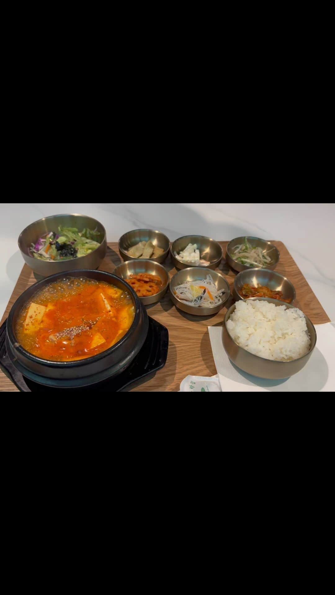 柴田淳のインスタグラム：「#韓国料理ダイエット  音うるさくてごめんなさい🙇‍♀️ 爆音の店内でした」