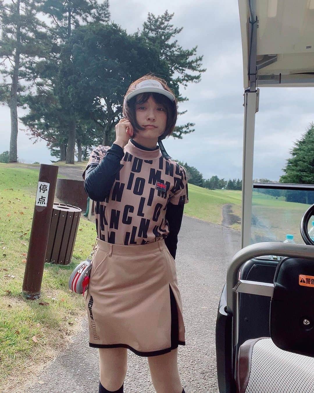 みひろのインスタグラム：「. #ゴルフの秋 🍁  ウエア上下 @michiko_london_golf   #市原ゴルフ倶楽部市原コース @ichihara.golfclub  #golf #ゴルフ #ゴルフウェア #ゴルフコーデ #ゴルフ女子  #ゴルフ好き」
