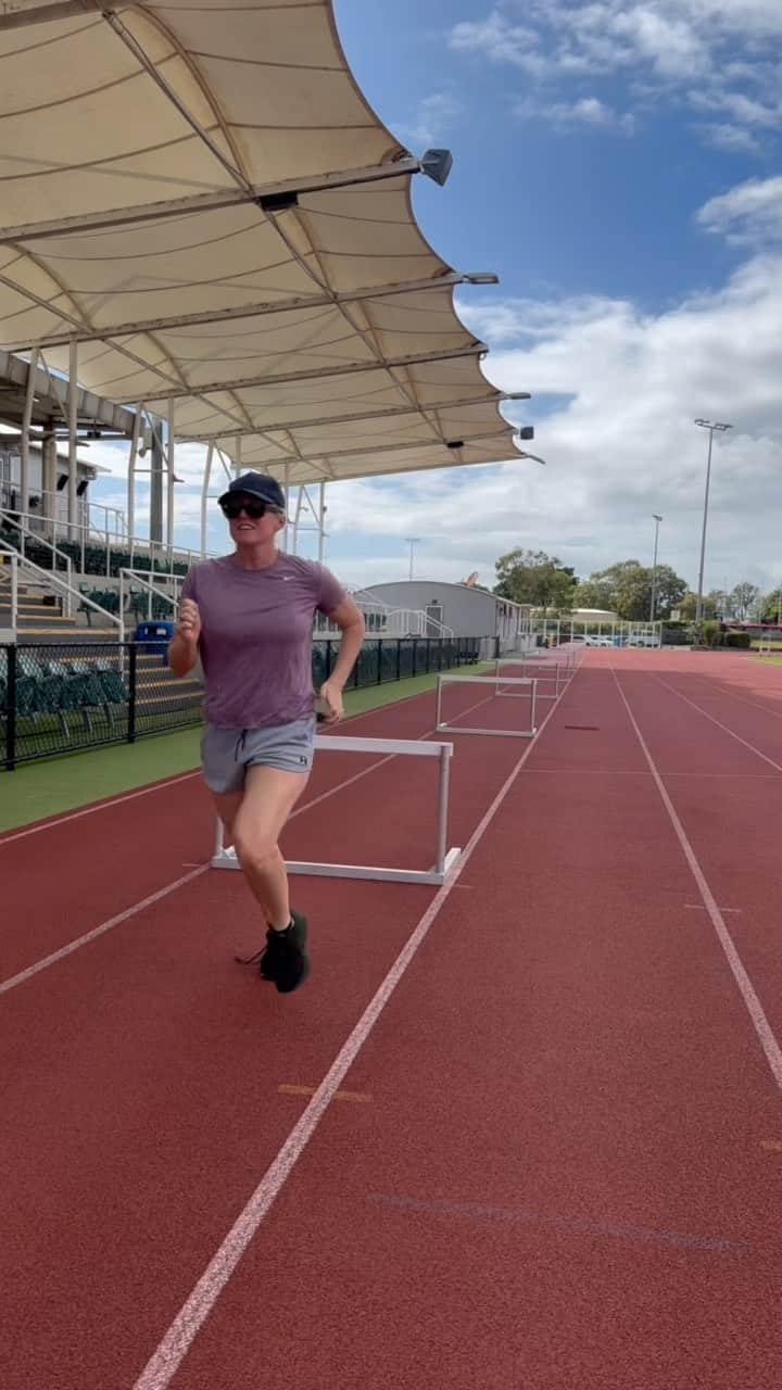 サリー・ピアソンのインスタグラム：「COME BACK!!!! To get fit again so I can enjoy life with the little ones! Hurdling is all I know, so why not use it for myself. Also, I do like to show my athletes how it’s done 🤪😜❤️ love ya girls」