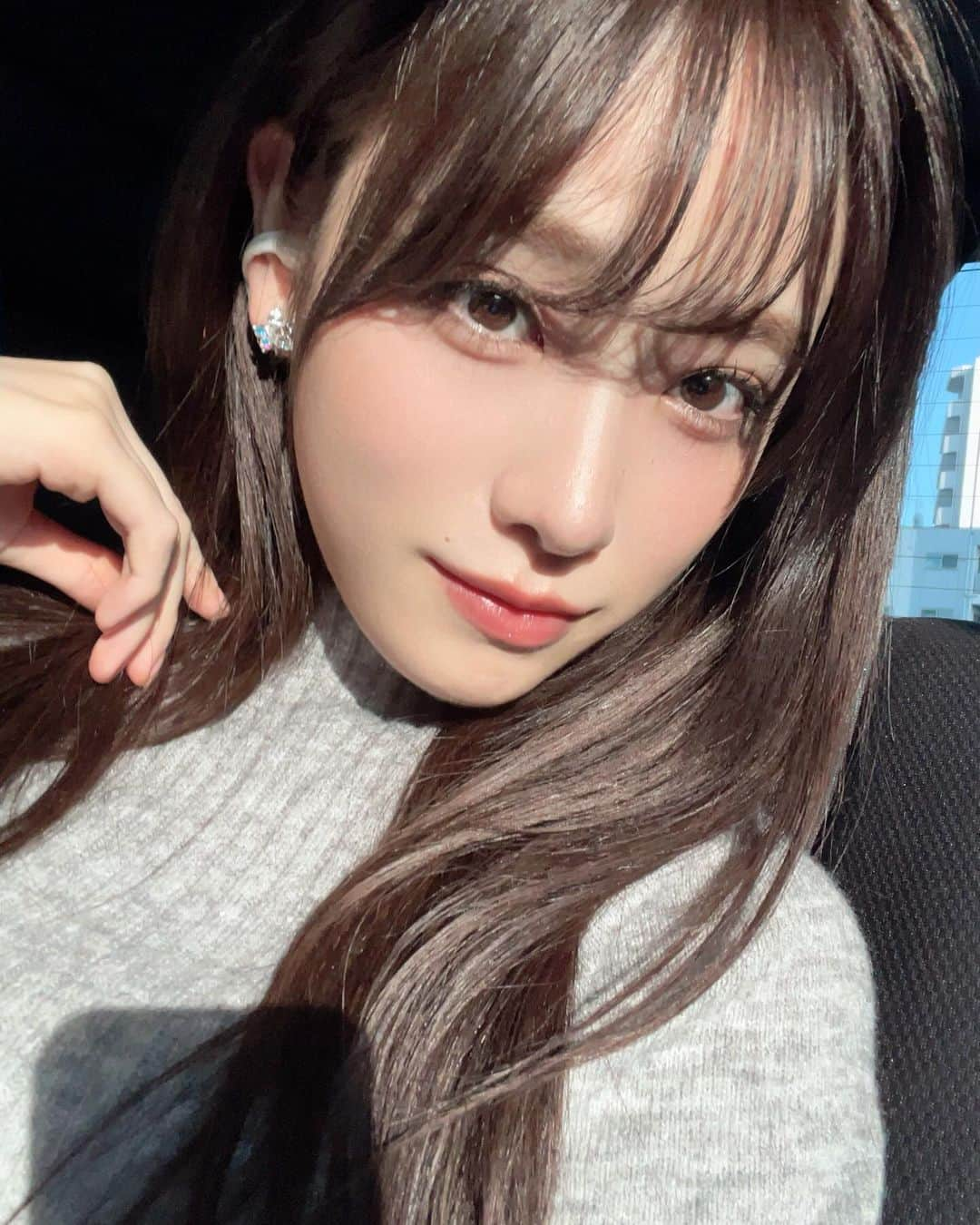 髙橋ひかるのインスタグラム：「⁡ 💇‍♀️♡ ロングヘア乾かすの大変だ〜 でも…がんばろ💪 ⁡」