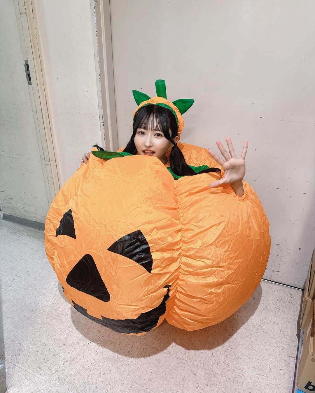 咲山しほさんのインスタグラム写真 - (咲山しほInstagram)「♥︎ . . 大量のカボチャ🎃🎃🎃🎃 . . #ハロウィン #ハロウィンコスプレ #コスプレ#コスチューム #コスプレ女子 #かぼちゃコスプレ #カボチャコスプレ #着ぐるみ #着ぐるみ女子 #cosplay #cosplaygirl #cosplayer #costume #catcostume #japanesegirl #偶像 #4l4 #folow4folow #自拍」11月7日 15時54分 - sayama_shiho