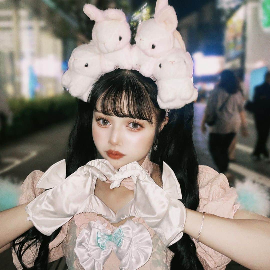 村田実果子のインスタグラム：「⠀ ⠀ ▄▬▬ ▬　（　♡　）　▬ ▬▬▄ 村田実果子生誕「人生、薔薇色♡」 11月18日(土)　Spotify O-nest OP 11:15 / ST 12:00 Sチケット 5,000円/Aチケット 2,500円 ‧₊ 𝜗𝜚  https://t.livepocket.jp/e/jinseibarairo ⠀ もうすぐです。生誕遊びに来てね♡ ⠀」