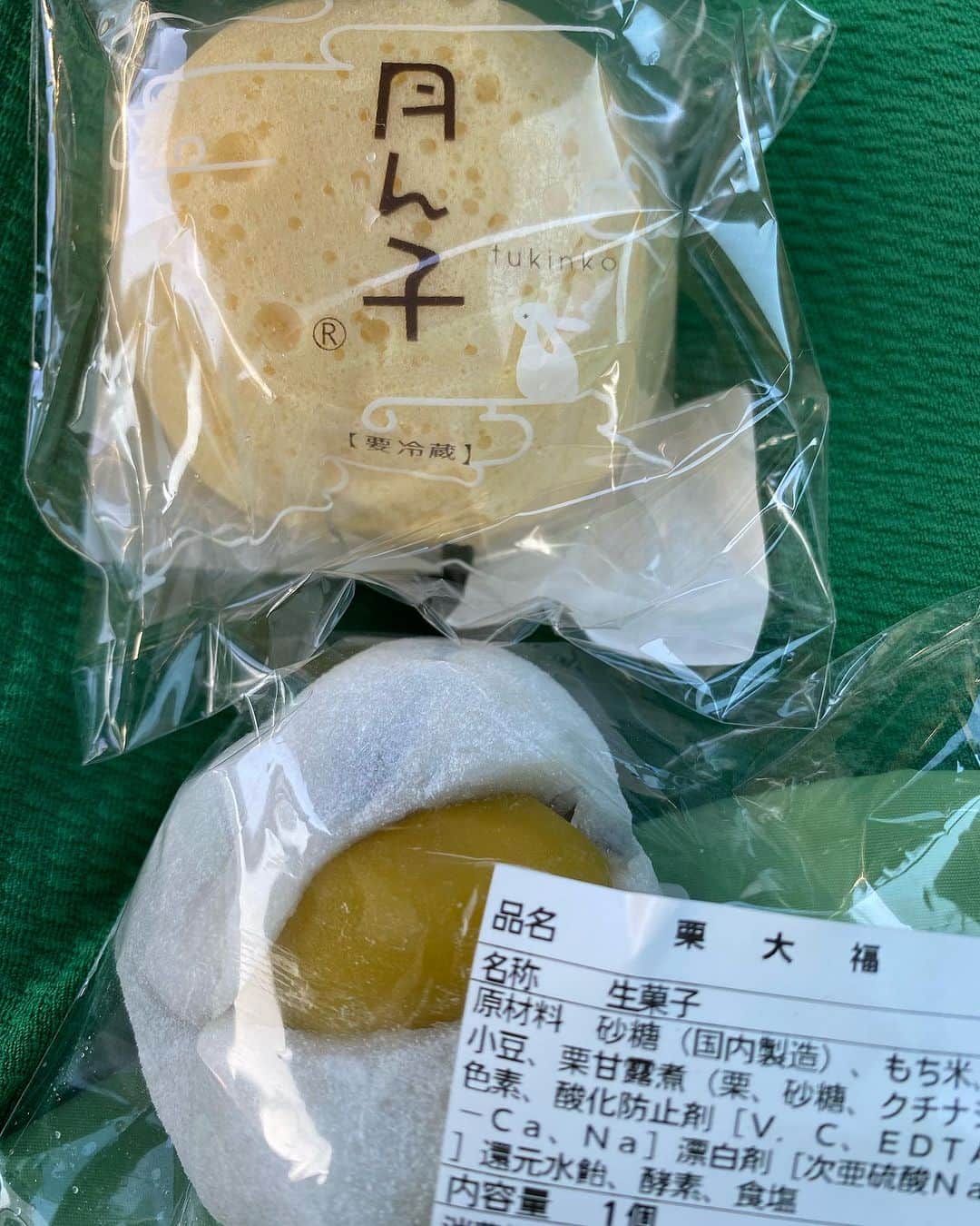 丹野みどりのインスタグラム：「志満屋さんの  栗大福と月ん子を  エプロン元宮店でゲット💓  活動の合間に癒される…  #志満屋 #和菓子 #松平 #エプロン元宮店 #国民民主党 #愛知県 #豊田市 #みよし市」