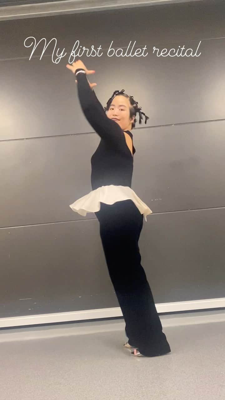 ゆりやんレトリィバァのインスタグラム：「My first ballet recital 🩰🩰  💄makeup @tomokookada  👗styling @mika_ito_  🩰Ballet teacher N/A  #ballet」