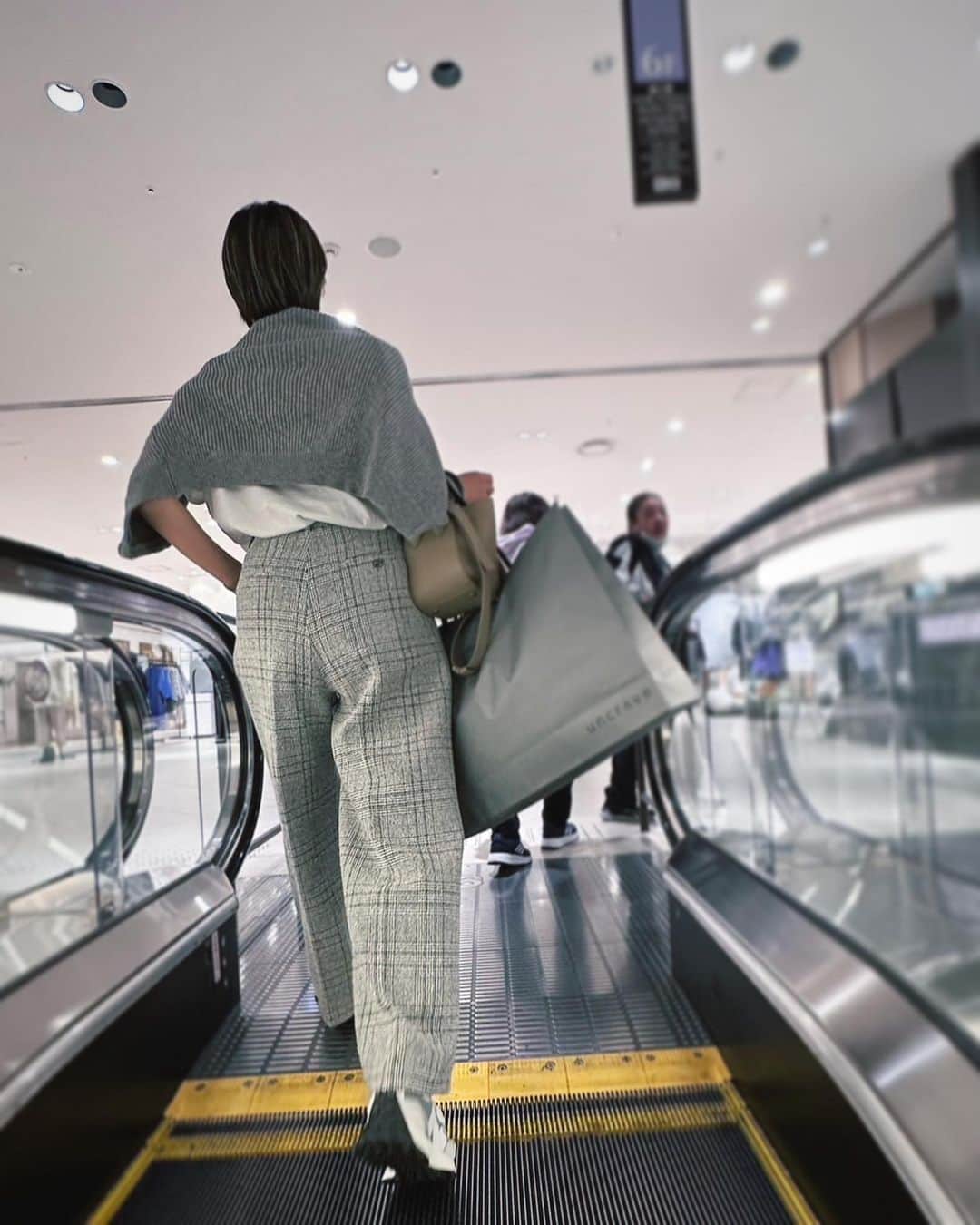 赤松悠実のインスタグラム：「グレーのきぶん🩶」