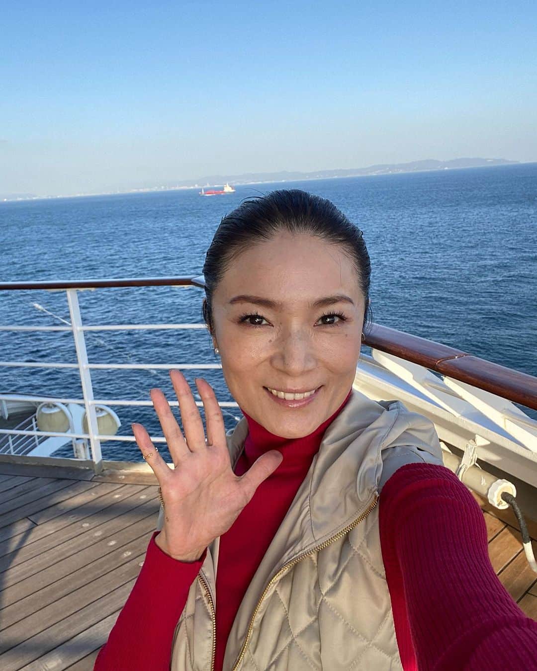 のインスタグラム：「飛鳥II  ゆっくり旅しながら 仕事もしている  海はいい  感謝  #マルシア」
