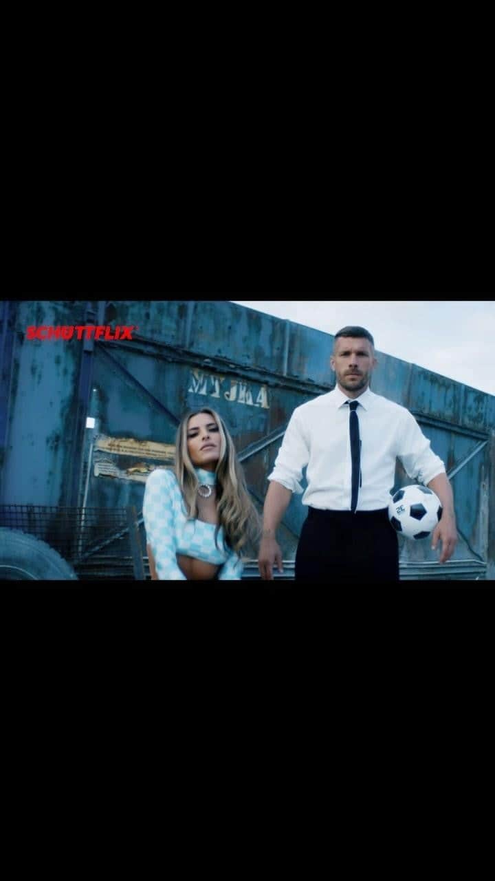 ルーカス・ポドルスキのインスタグラム：「Habt ihr ihn schon gesehen? Der neue Schüttflix Spot läuft seit dem Wochenende auf @skysportde Wenn ihr ihn entdeckt: teilt ein Foto - und lasst Euch überraschen!」