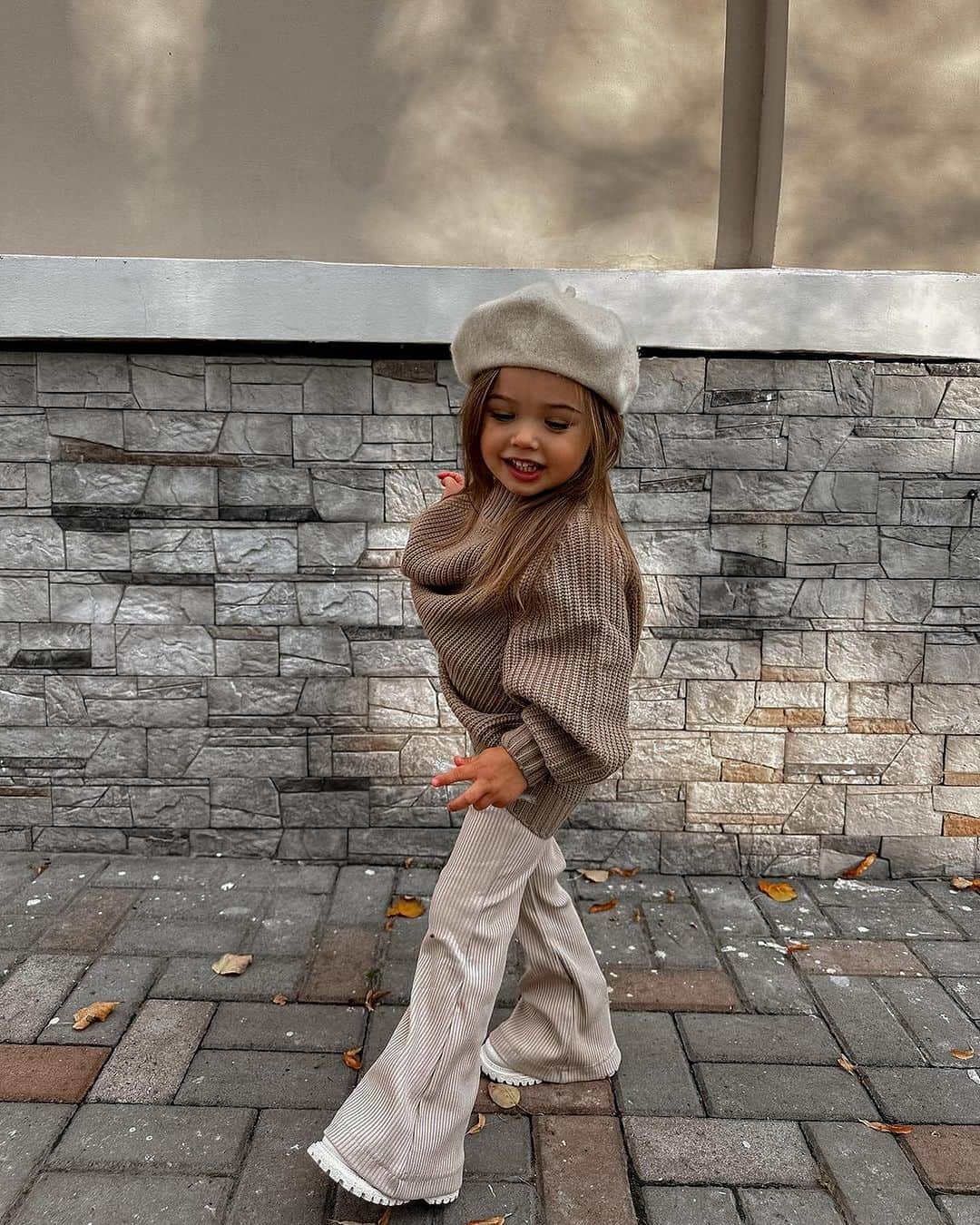OOTD Magazineのインスタグラム：「Tag someone who need to see this ✨ Edited with OOTD Mixed presets ✨ Shop our photo or video presets via link in bio. ⁣ cc: @mia_baby_model」