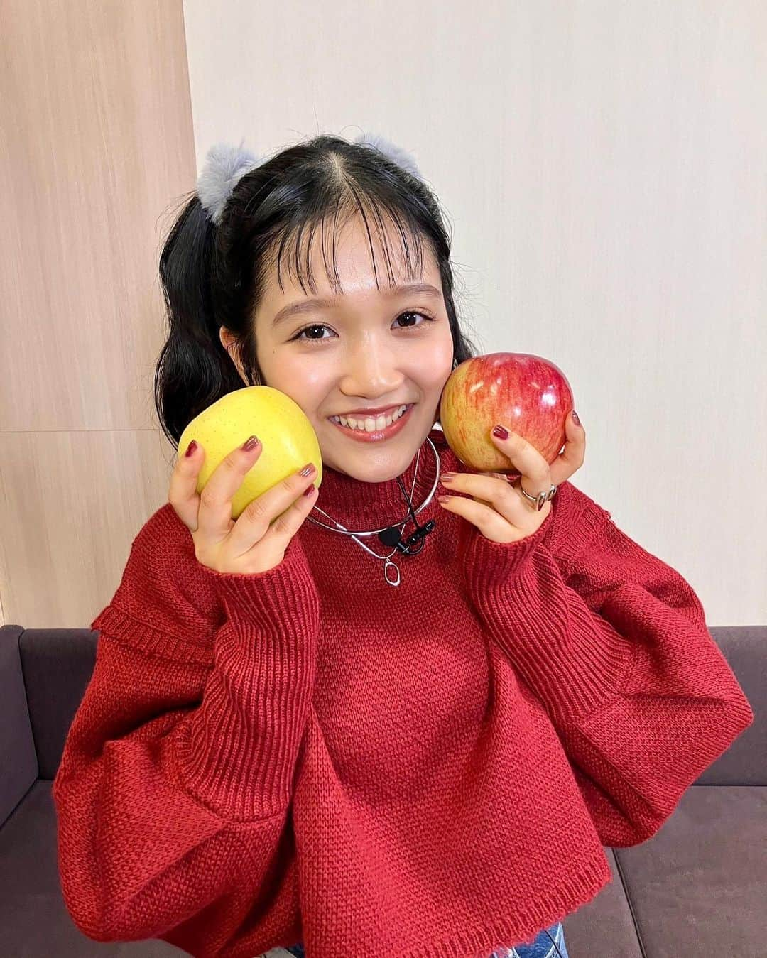 山崎玲奈さんのインスタグラム写真 - (山崎玲奈Instagram)「みなさ〜ん‼️ 11/6～11/10 ●JCOMチャンネルにて 11時30分～(※再放送は15時〜) ●BSよしもとにて朝9時～にて 『ど・ろーかる』｢地域っておもれ〜な｣放送です❣️ 今回もたくさんのおいしいご当地グルメ頂きました✌️ 気になった方は是非調べてみてね💕︎ ・ ヘアメイクさんに爪もめっちゃ可愛くしてもらいました🤩 この爪のグラデーションとってもお気に入りです😍 ・ ど・ろーかるアプリでは1週間のアーカイブ付きですので見逃してしまった方はアプリでご覧下さい🙇‍♀️ ・  #jcom   #どろーかる   #地域っておもれ〜な  どこの地域か当ててみて😎」11月7日 16時28分 - renayamasaki07