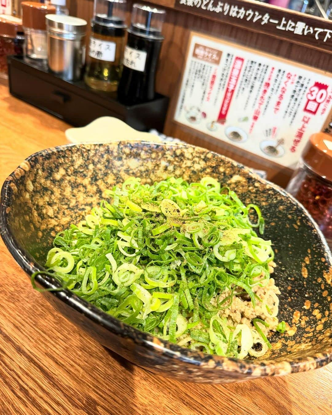 関智一のインスタグラム：「コレがコウなってコウ！ 中野の汁なし担々麺！ 美味しさにシビレました〜 #キング軒」