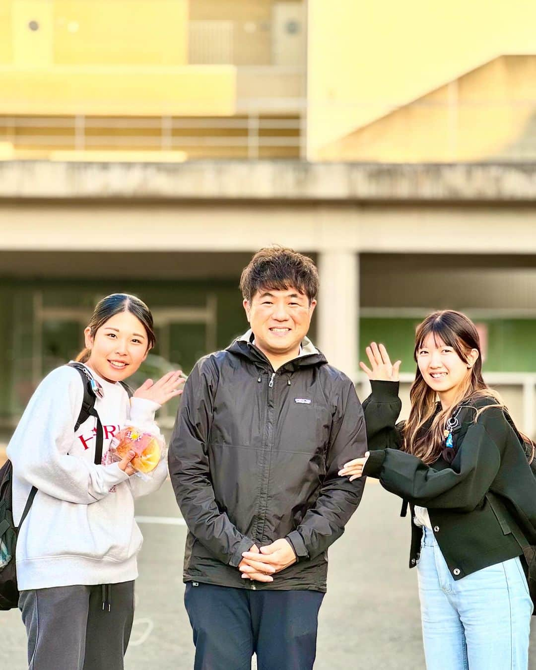 福岡女子短期大学さんのインスタグラム写真 - (福岡女子短期大学Instagram)「💠1/365 Days  今日も一日お疲れ様でした🐻 キャンパスの様子を撮影しました👍💛  撮影にご協力いただいた皆さん ありがとうございました✨  ーーーーーーーーーーーーーーー #福岡女子短期大学 #スナップ写真 #ストリートスナップ #福女短スナップ #放課後の過ごし方  #短大生　#タオルシリーズ  ーーーーーーーーーーーーーーー」11月7日 16時28分 - fukuoka_wjc