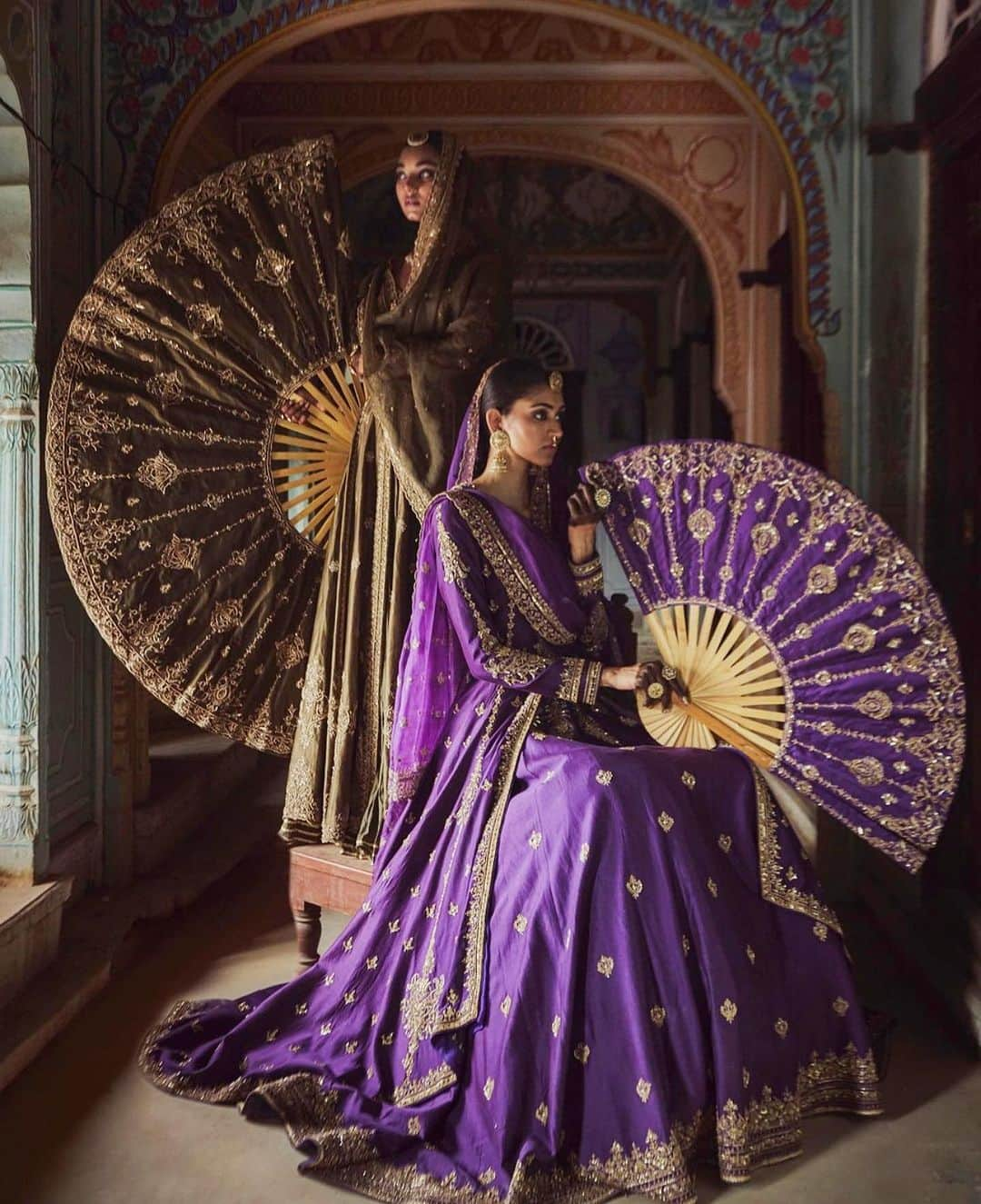 Indianstreetfashionさんのインスタグラム写真 - (IndianstreetfashionInstagram)「Regal elegance courtesy of @jigarmaliofficial .. 💜  @indianstreetfashion #indianstreetfashion #traditional #ethnic」11月7日 16時29分 - indianstreetfashion