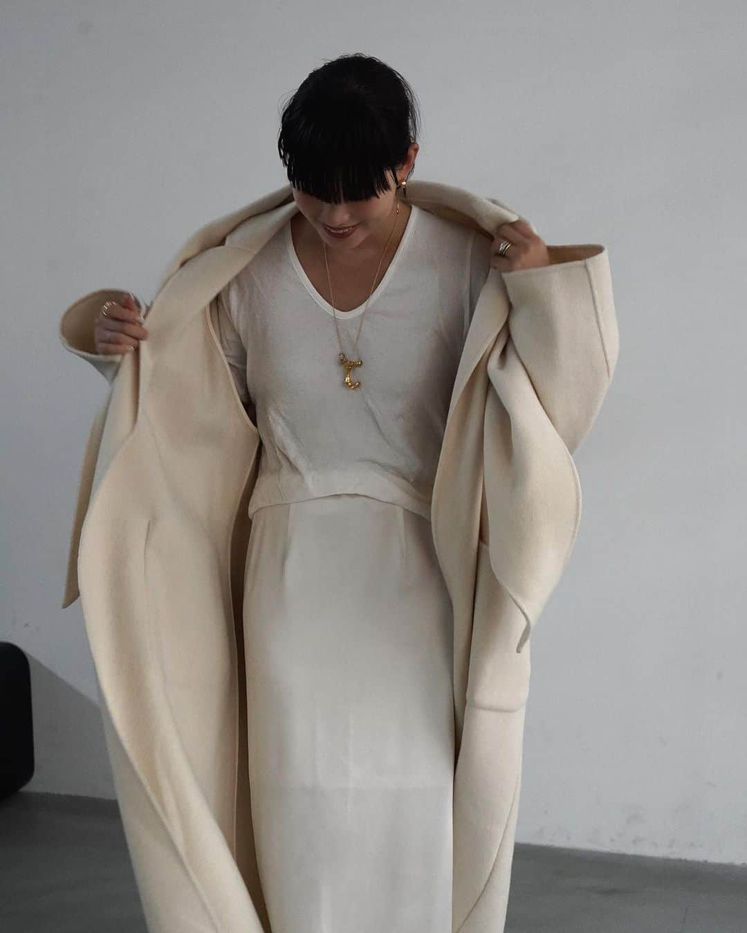 JUNNAのインスタグラム：「今週も @etretokyo 新作続々 @lunasolofficial メイクの日  名古屋POP UP STOREは本日までの営業です 名古屋、岐阜エリアでETRÉ TOKYOの商品をお取扱いただいているセレクトショップ、実はたくさんあります！！ POPUP終了後もお近くのお店も是非覗いてみて下さいね (全国のセレクトショップ詳細はHPでご確認下さい) ↓ 📍アンビエントシェア 愛知県豊橋市前田南  📍GARAGE OF GOOD CLOTHING 愛知県岡崎市戸崎町外山  📍GARAGE OF GOOD CLOTHING 愛知県名古屋市緑区南大高  📍MIDWEST NAGOYA 愛知県名古屋市中区錦  📍LA VILLA ROUGE 愛知県名古屋市中区栄  📍GARAGE OF GOOD CLOTHING 岐阜県各務原市那加萱場町  写真は #ETREリバーストールロングコート #ETREジップアップブラッシュニットカーディガン  #etretokyo#名古屋#愛知県」