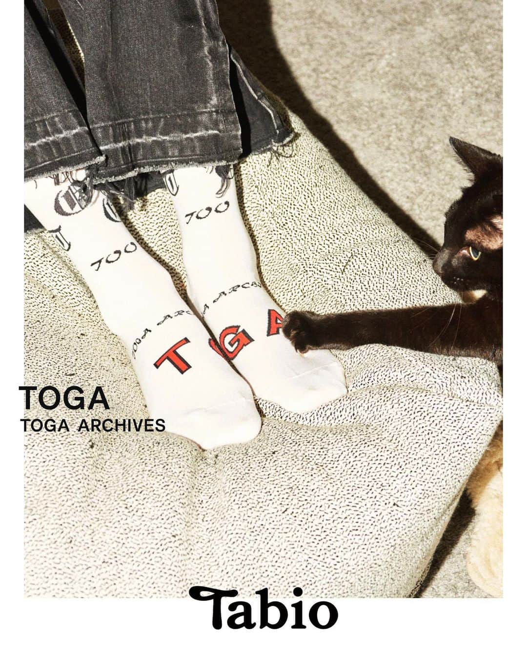 靴下屋公式アカウント（tabio）のインスタグラム：「. TOGA × Tabio limited socks  2023.11.17 Fri Release ⁡ ファッションデザイナー古田泰子が手がける 日本のファッションブランド「TOGA」と コラボレーションした靴下の第四弾を 11 月 17日(金)から発売します。 今回は足底にTOGAのロゴがデザインされた 人気のシアーシリーズや、同系色でまとめた ハイゲージのフラワーパターンなど4種類のデザイン展開です。これまで同様、スペシャルパ ッケージに入っているので ホリデーシーズンのギフトや自分へのプレゼントにも ぴったりです。 ⁡ 【販売店舗】 ・Tabio公式オンラインストア ・TabioJapanGINZASIX ・Tabio表参道ヒルズ  ・Tabio六本木ヒルズ ・Tabio NEWoMan横浜 ・Tabioアトレ品川 ・Tabio玉川高島屋S.C ・Tabioジェイアール名古屋高島屋 ・Tabio名古屋ラシック ・Tabio大丸梅田店 ・Tabio大丸神戸店 ・Tabioラシック福岡天神 ⁡ @togaarchives @togaarchives_online ⁡ #tabio #tabio_official #タビオ #toga #togaarchives #トーガ #トーガアーカイブス #togatabiosocks」