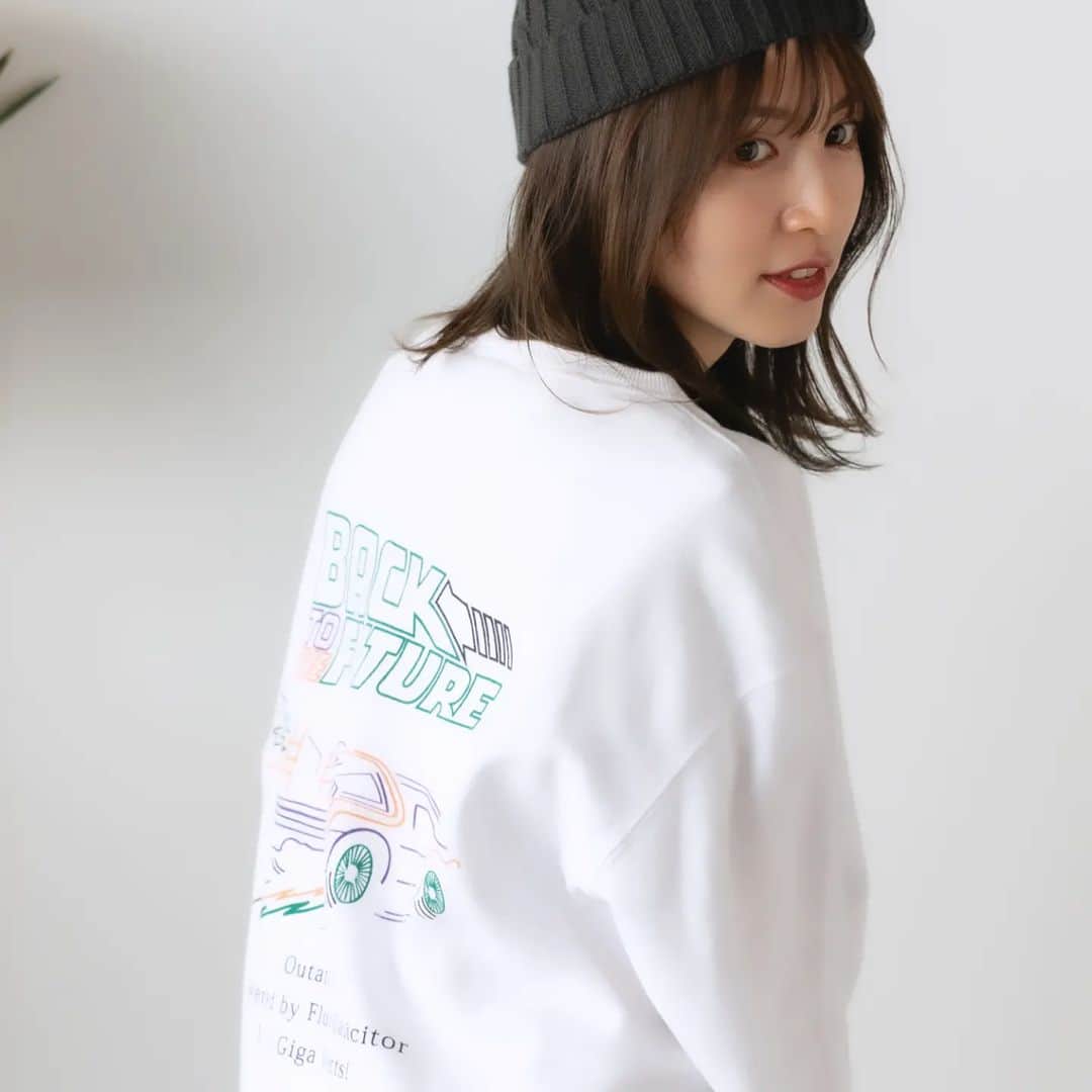 浜田真衣のインスタグラム：「スウェットの季節が♡   ▶商品名:ウラケPTSWTスウェット  ▶ブランド品番:RN25333205 https://zozo.jp/sp/shop/rooptokyo/goods-sale/77675089/   #rooptokyo  #スウェットコーデ  #スウェット  #ホワイトコーデ  #ニット帽  #ニット帽コーデ」