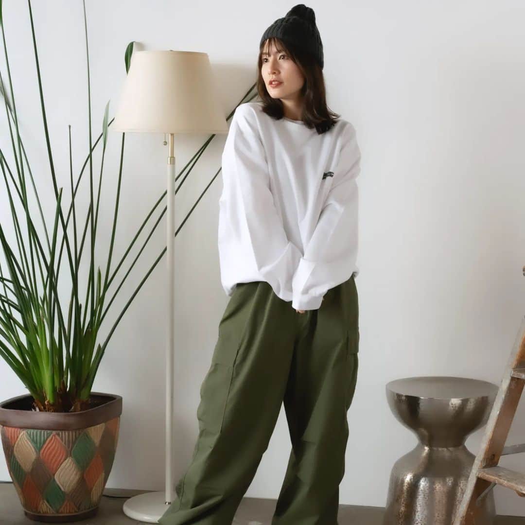 浜田真衣のインスタグラム：「スウェットの季節が♡   ▶商品名:ウラケPTSWTスウェット  ▶ブランド品番:RN25333205 https://zozo.jp/sp/shop/rooptokyo/goods-sale/77675089/   #rooptokyo  #スウェットコーデ  #スウェット  #ホワイトコーデ  #ニット帽  #ニット帽コーデ」