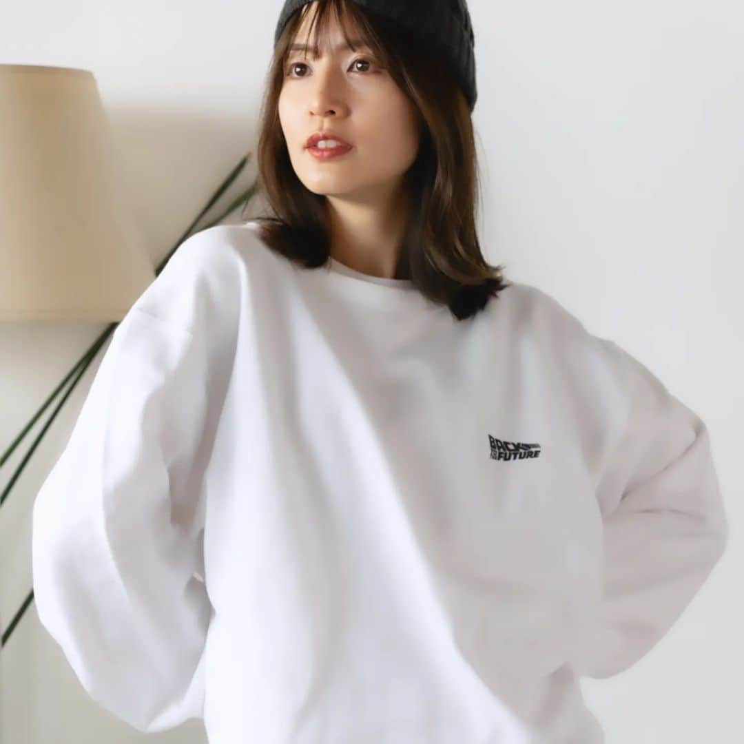 浜田真衣のインスタグラム：「スウェットの季節が♡   ▶商品名:ウラケPTSWTスウェット  ▶ブランド品番:RN25333205 https://zozo.jp/sp/shop/rooptokyo/goods-sale/77675089/   #rooptokyo  #スウェットコーデ  #スウェット  #ホワイトコーデ  #ニット帽  #ニット帽コーデ」
