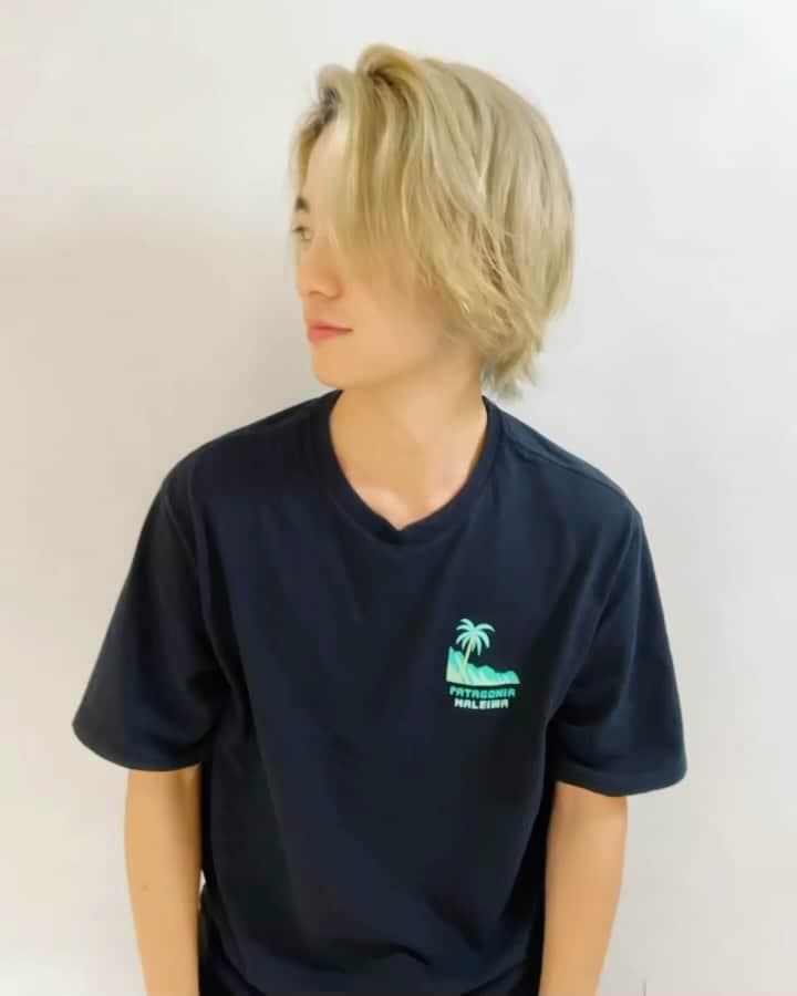 のインスタグラム：「先日、伴ちゃんのための髪の毛メンテナンスに行ってきました💇🏼  お店に入ったら、ちょうどカットを終えた葉山奨之くん(@shonohayama )と、偶然お会いしました😚  越智さん(@megumi.ochi1031 )いつもありがとうございます！  にしても、動画ってやっぱり照れます…🫣(笑)  あと、改めてのお知らせのお知らせなんですが…  今年7月に本格始動した僕のファンクラブで『yodel』というアプリをやってます！  そこでしか見られない写真や動画、音声メッセージなどを載せていますので良かったらチェックしてみてください！✅ ↓ ↓ https://apps.apple.com/jp/app/yodel (ストーリーやハイライトの方にもリンクを載せておきます。)  すでに登録してくださってる方々、いつも本当にありがとうございます！😭🙏 . #伴ちゃんメンテナンス  #ファンクラブ #yodel」
