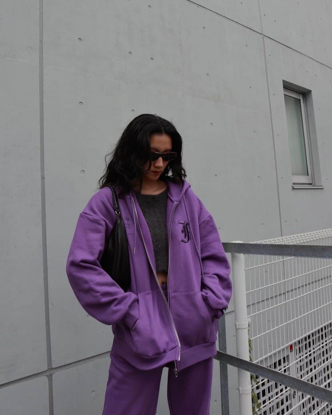 FIG&VIPERのインスタグラム：「【 New Perfect Match! 】  ・F logo big zip hoodie ¥9,460 ・F logo jogger wide sweatpants ¥6,930 (tax included)  _______________________________________________ 11/7(tue)6pm Online store発売開始 11/9(thu)店頭発売予定  #figandviper」