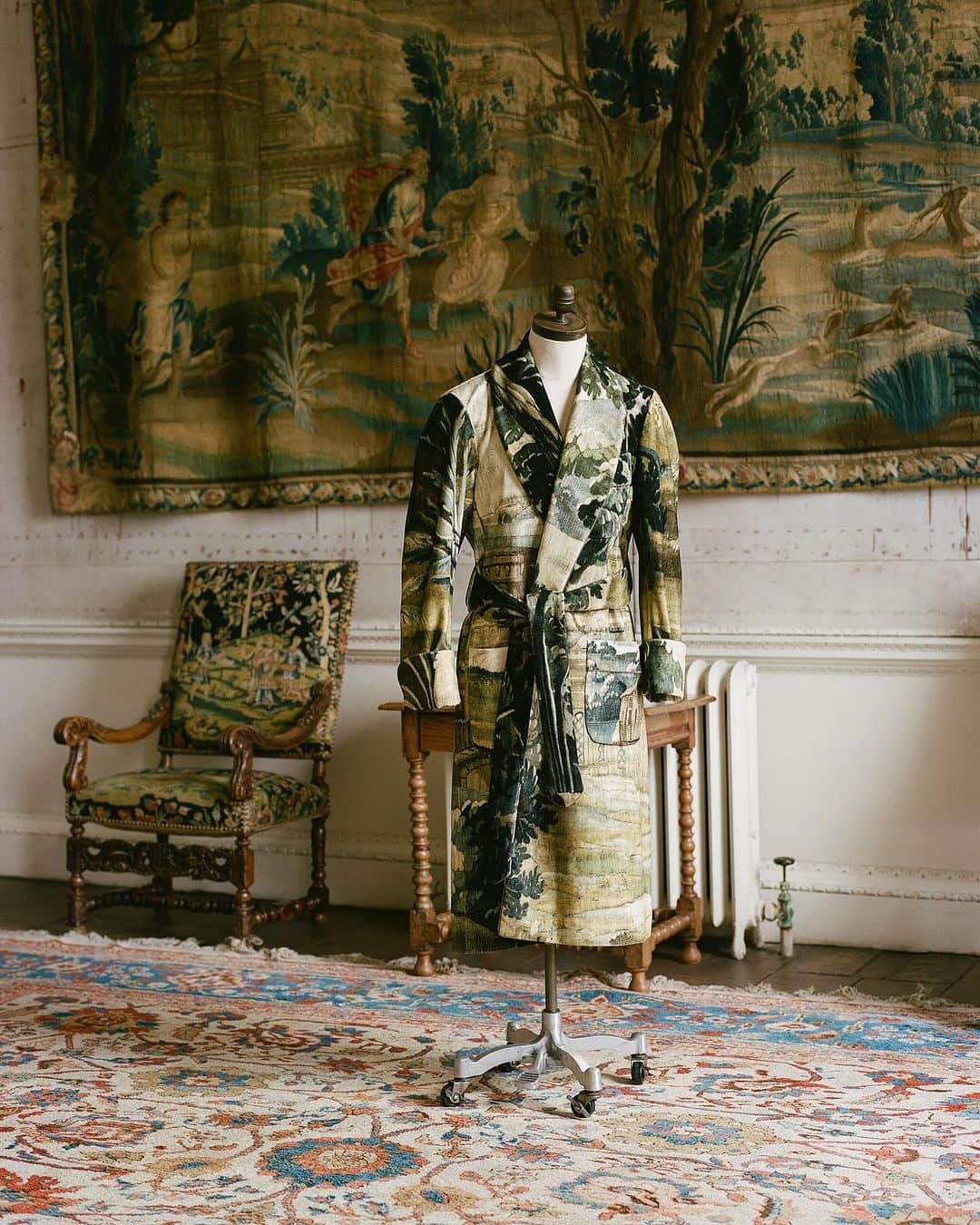 ニュー&リングウッドのインスタグラム：「Made in cotton velvet from @watts1874 that meticulously captures the details and character of Wolterton Hall’s stunning Mid-17th Century tapestry, our Wolterton Dressing Gown turns history into a wearable art piece.」