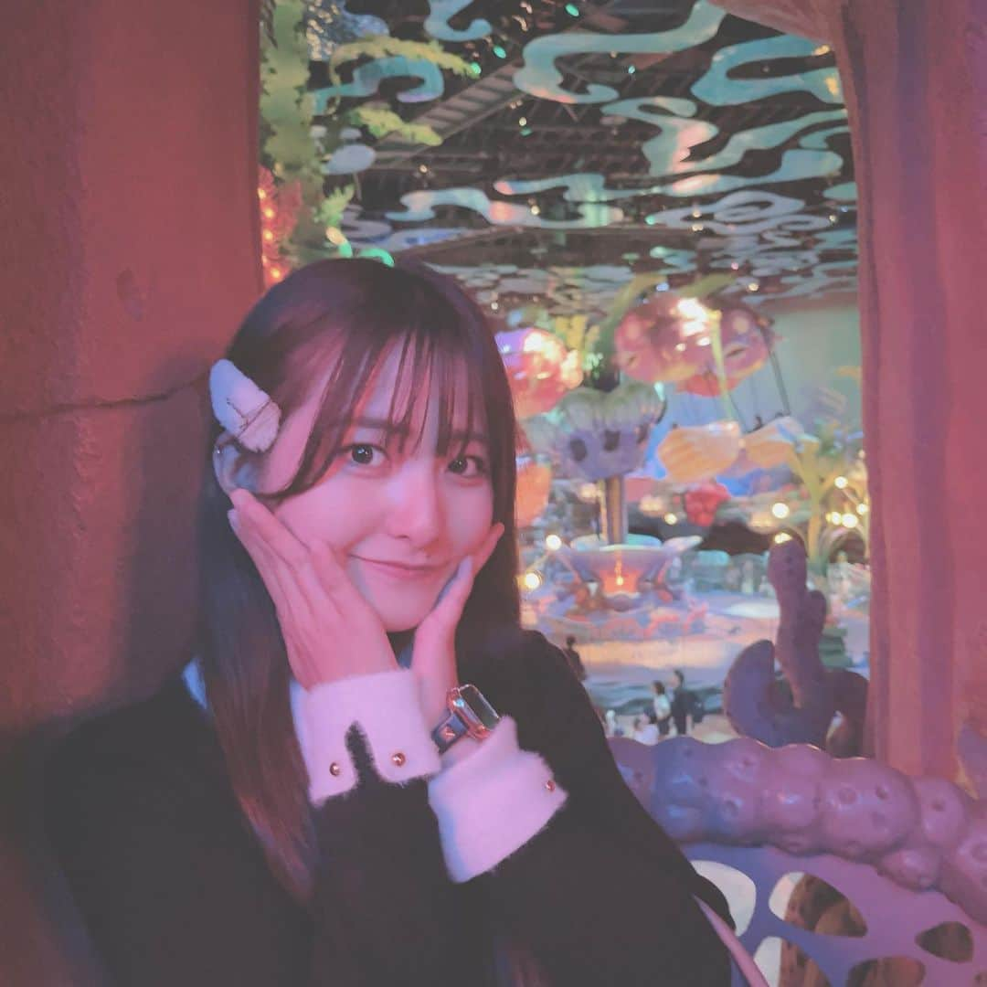 高橋真生のインスタグラム：「🪸🧜🏻‍♀️ 大好きなマーメイドラグーンで♡  #ディズニー好きな人と繋がりたい  #おしゃれさんと繋がりたい #ootd  #bisleaders  #bis #itsnap」