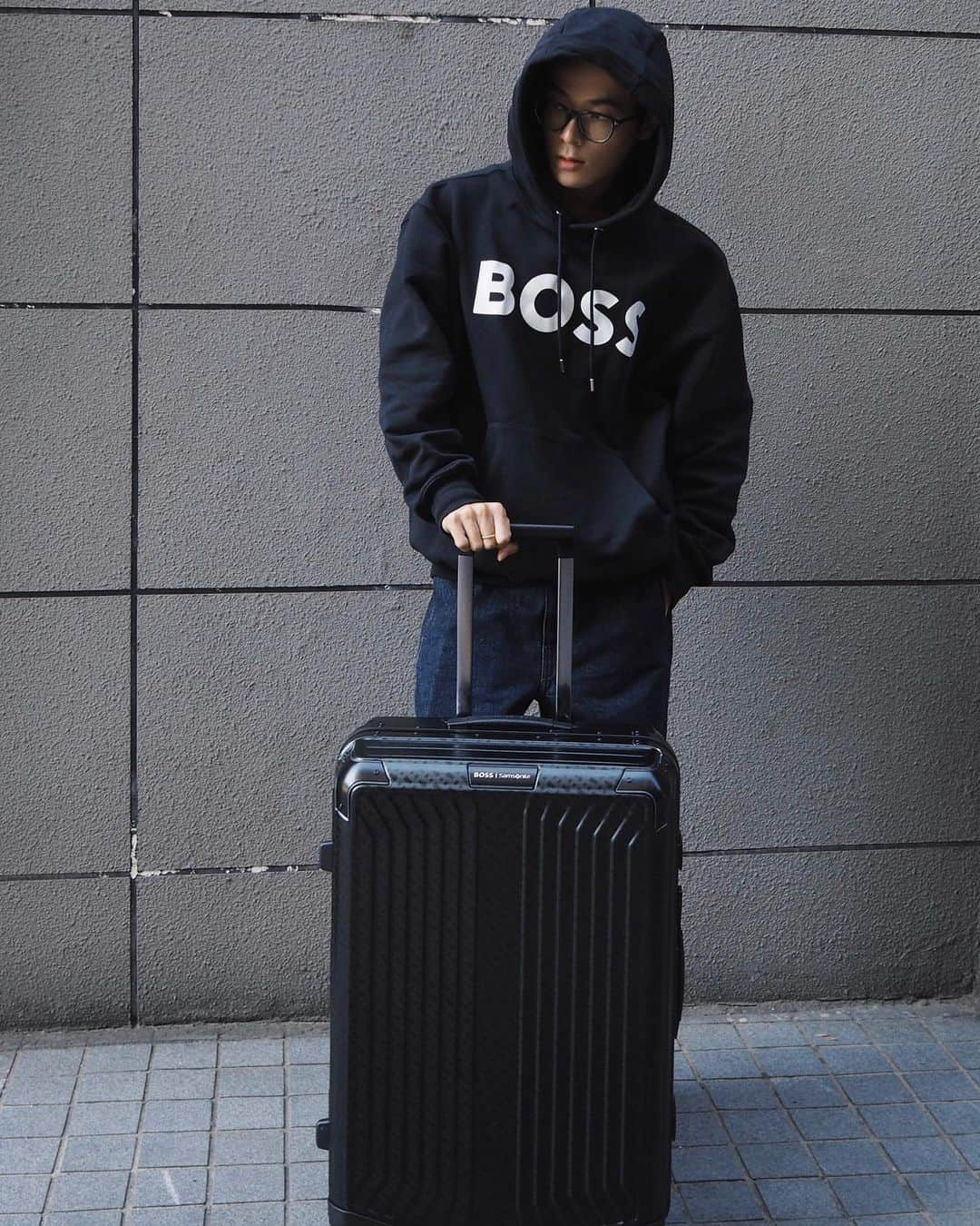 JiweiJWさんのインスタグラム写真 - (JiweiJWInstagram)「@boss x samsonite 🙏#boss」11月7日 17時30分 - jiweijw