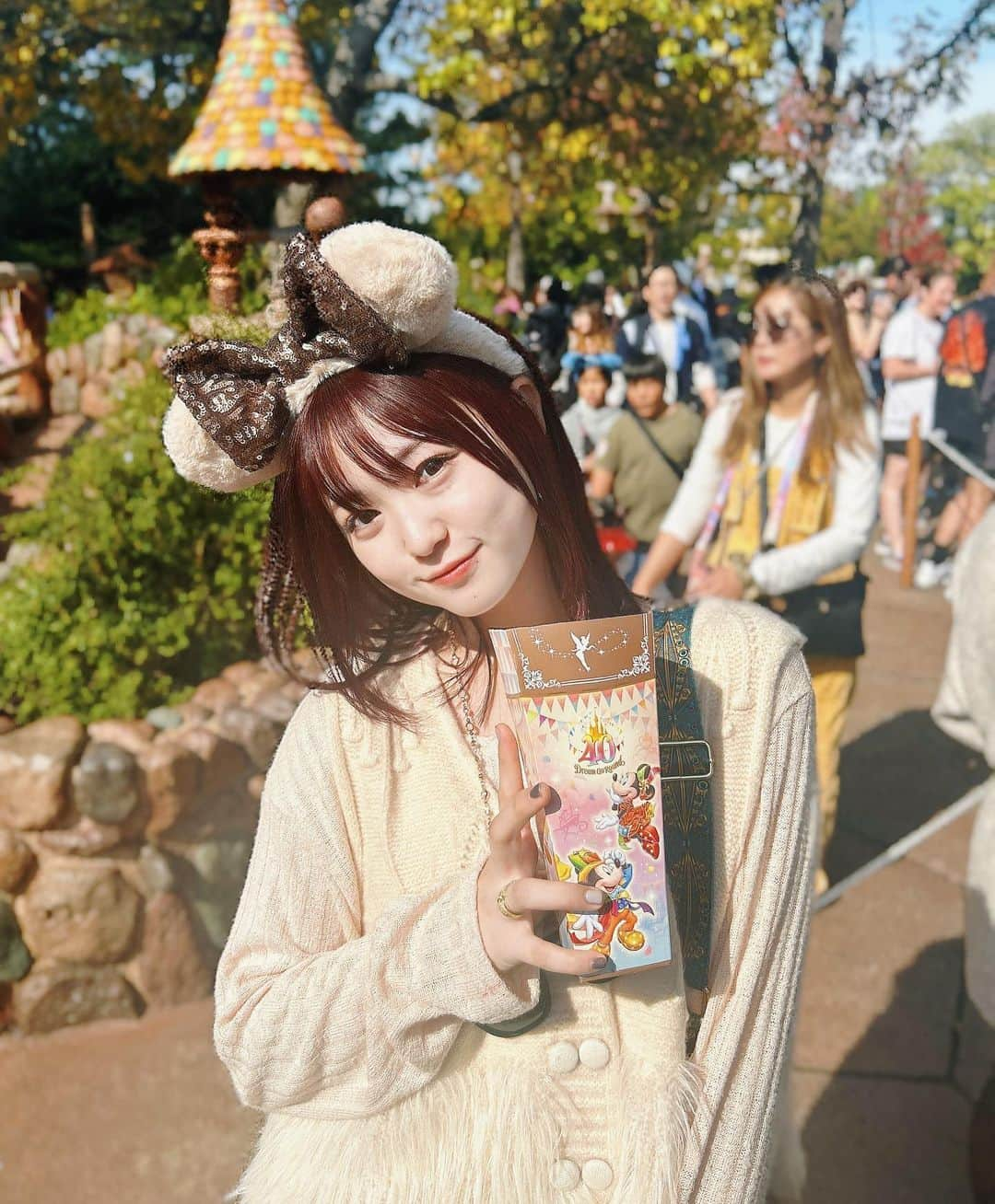 一ノ瀬陽鞠（ひまりん）さんのインスタグラム写真 - (一ノ瀬陽鞠（ひまりん）Instagram)「Disneyland🏰🐭👑💓  ミルクティーのポップコーンめちゃめちゃおいしい- ̫- あとね、初めてパレードを最前で見れたの!! 感動したすそわけ🤴🏻🤍」11月7日 17時35分 - lespros_himari