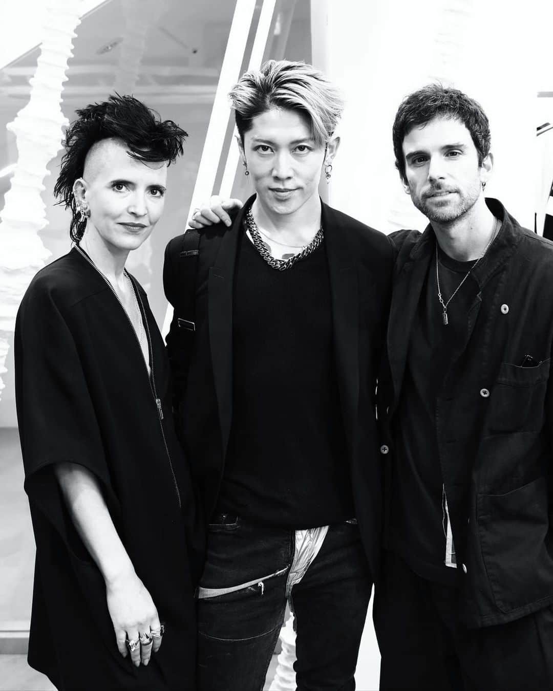 雅-MIYAVI-のインスタグラム：「With beautiful humans.  Congrats A VANITAS @appliedartforms for Tokyo launch @doverstreetmarketginza   👏🏻」
