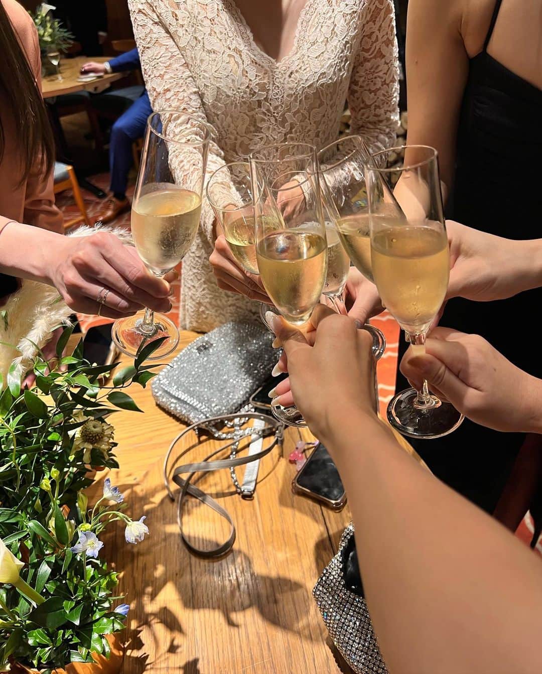 石岡真衣さんのインスタグラム写真 - (石岡真衣Instagram)「だいすきなみぃななの結婚パーティ💍✨  みぃなな本当きれいだったよぉおおお😭💓 幸せおすそわけありがとう😍  梅子🐕もきれいだったよ😎  本当におめでとう♡♡」11月7日 17時38分 - ishiokamai
