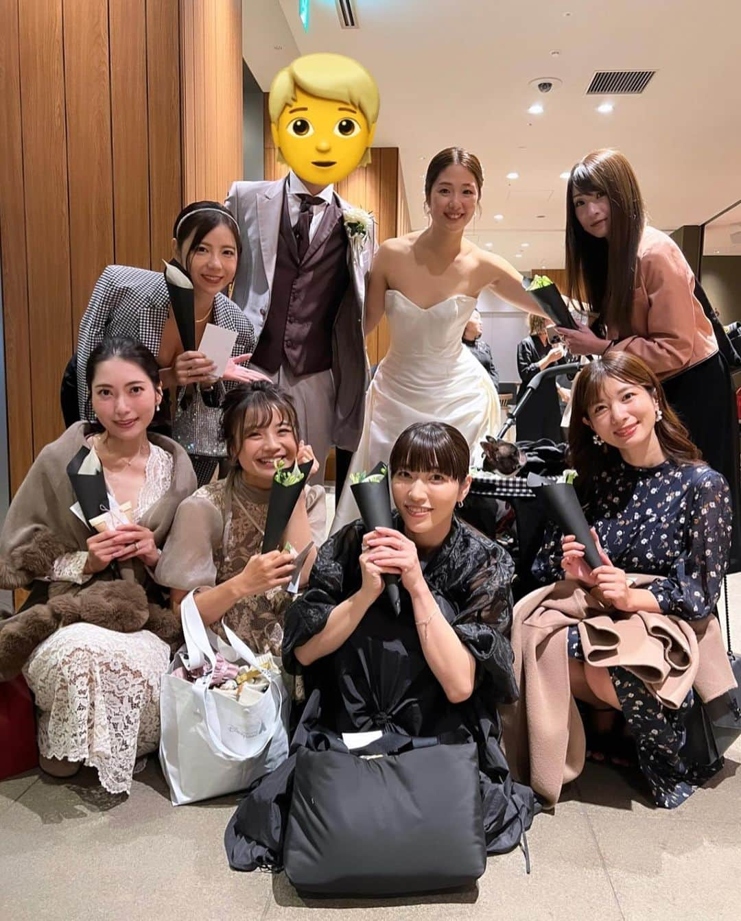 石岡真衣のインスタグラム：「だいすきなみぃななの結婚パーティ💍✨  みぃなな本当きれいだったよぉおおお😭💓 幸せおすそわけありがとう😍  梅子🐕もきれいだったよ😎  本当におめでとう♡♡」