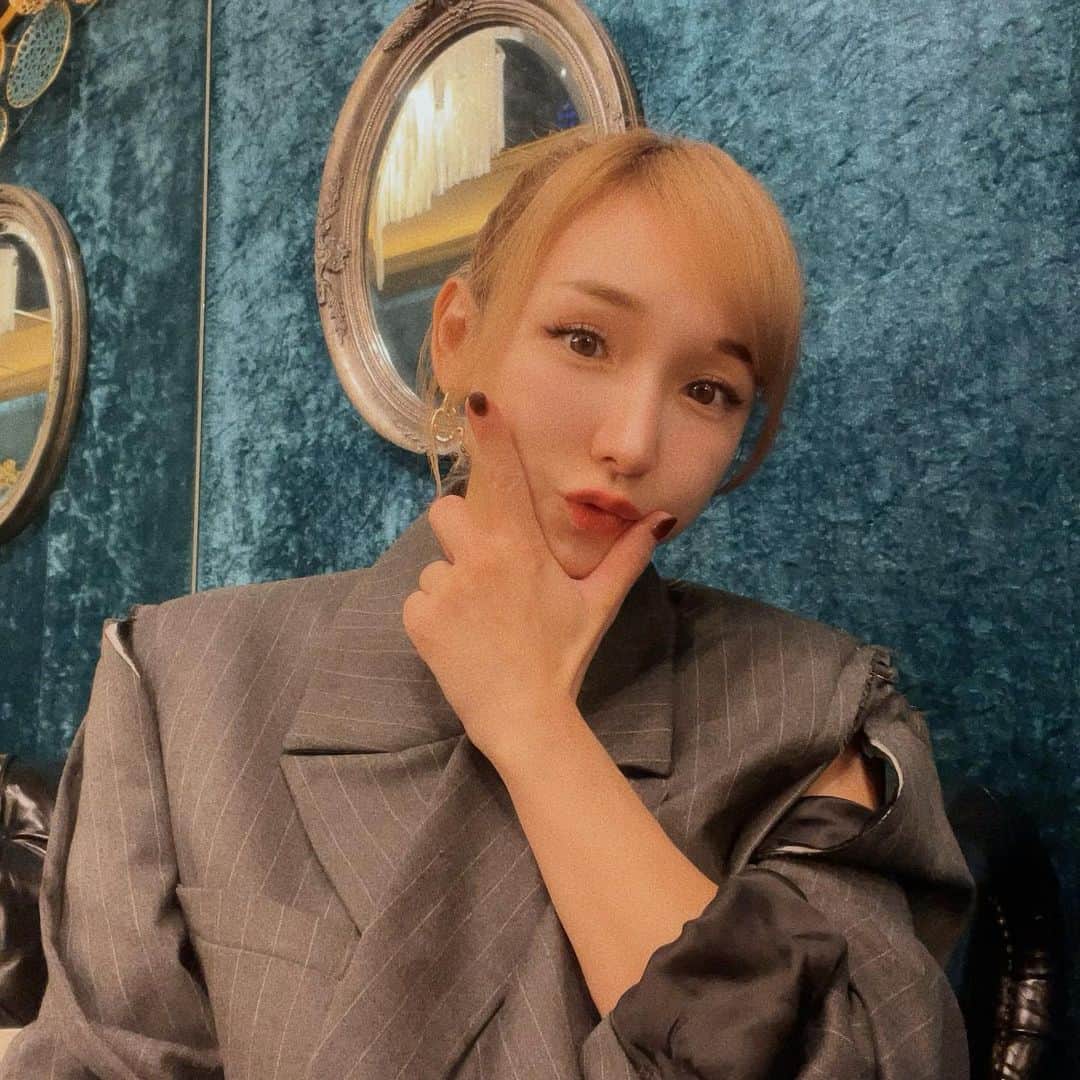 加護亜依のインスタグラム：「先日、はじめましての場所で番組収録しました👋 またお知らせしますネ！！ この日はだいぶハードスケジュールだったので 帰ってバタンキューでした🤧」