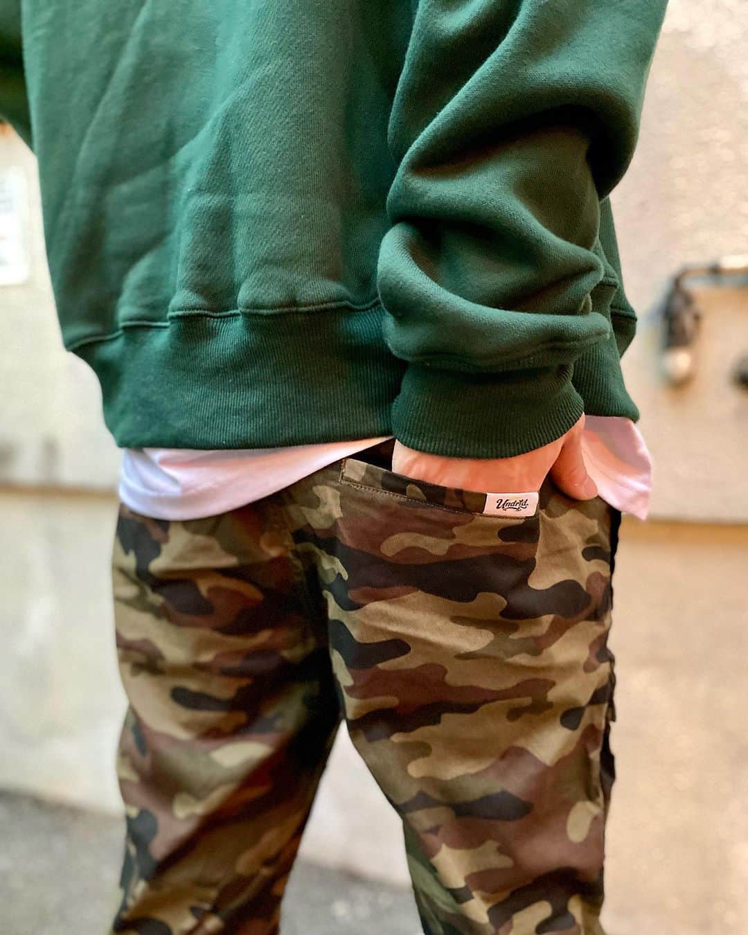 GROW AROUNDさんのインスタグラム写真 - (GROW AROUNDInstagram)「UNDRTD CARGO PANTS   ユーティリティポケットを施したカーゴジョガーパンツになります💁‍♂️  ウエストをゴムで調節可能です👍  CAMOとBLACKの2色展開です✨  WEBUPも完了しております✅  #growaroundnewarrivals」11月7日 17時50分 - growaround