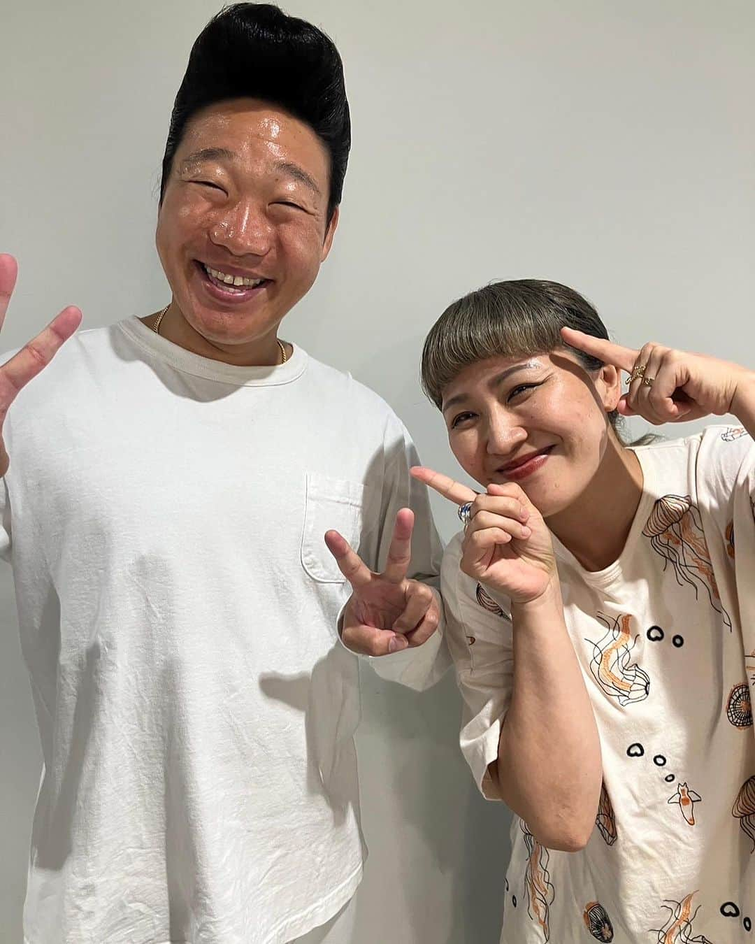 丸山桂里奈さんのインスタグラム写真 - (丸山桂里奈Instagram)「らぶみやぞん、ハムちゃん🥹 たまたま別収録で遭遇ぅ。 楽屋見つけて突入したら打ち合わせ中だった、終わったら来てくれたー立ち話5分、早口でお互い何話したかわからなかった😌ま、いっか。 ただただハムと一緒の空間は楽しくてほっこりではつhappyしかない😳親友いつも笑顔でいてね🫣😌✨ パンを帰りに買い帰宅。美味しいパンを買いました🍞帰宅しながら３つは食べたよね🥲  #みやぞん #ハム #遭遇 #大好き親友 #弟くん #なんでも話せる仲 #不思議 #あー楽しかった #また早く会おうね #今日もありがとう #パンはno4 #おいしいぱん屋さん  #やっぱりぱんがすき #いい意味で #インスタバエ」11月7日 17時52分 - karinamaruyama