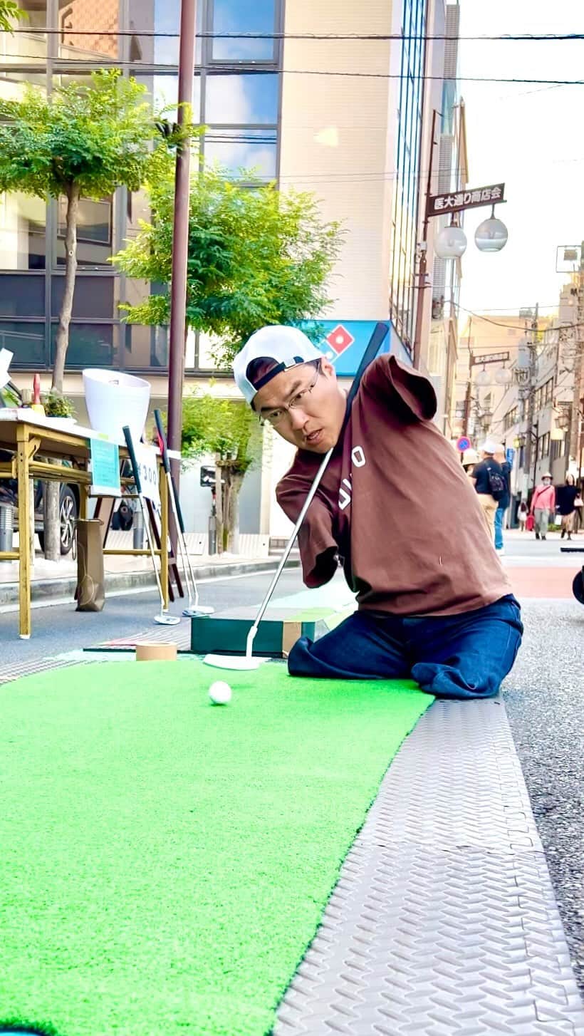 乙武洋匡のインスタグラム：「#ゴルフ #パターゴルフ #挑戦」