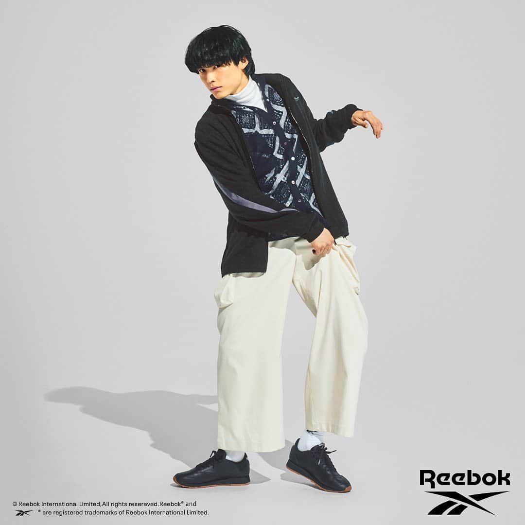 Reebok JPのインスタグラム：「Reebok│SixTONES “Winter Kicks“  「CLASSIC LEATHER」  メンバー着用の #クラシックレザー を今すぐチェック！  🔗プロフィール欄から公式サイトをチェック！ https://reebok.jp/contents/rjba2023-win  #リーボック #SixTONES #WinterKicks #松村北斗」