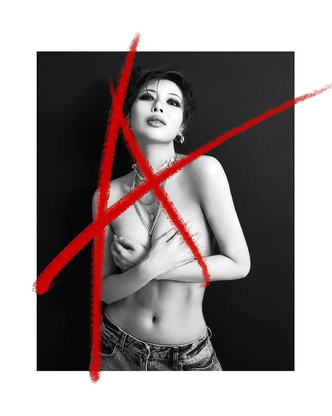 ヒョナ さんのインスタグラム写真 - (ヒョナ Instagram)「🖤🤍」11月7日 18時05分 - hyunah_aa