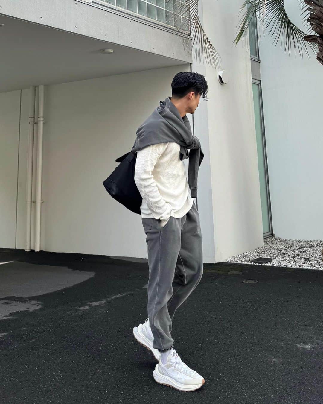 Kensukeさんのインスタグラム写真 - (KensukeInstagram)「スポーティーファッションコーデ🥲 スウェットやトレーニングウェアで合わせるスタイルが大学時代から好きだったから今もそのスタイルは変えてないです」11月7日 18時05分 - kensuke__tokyo