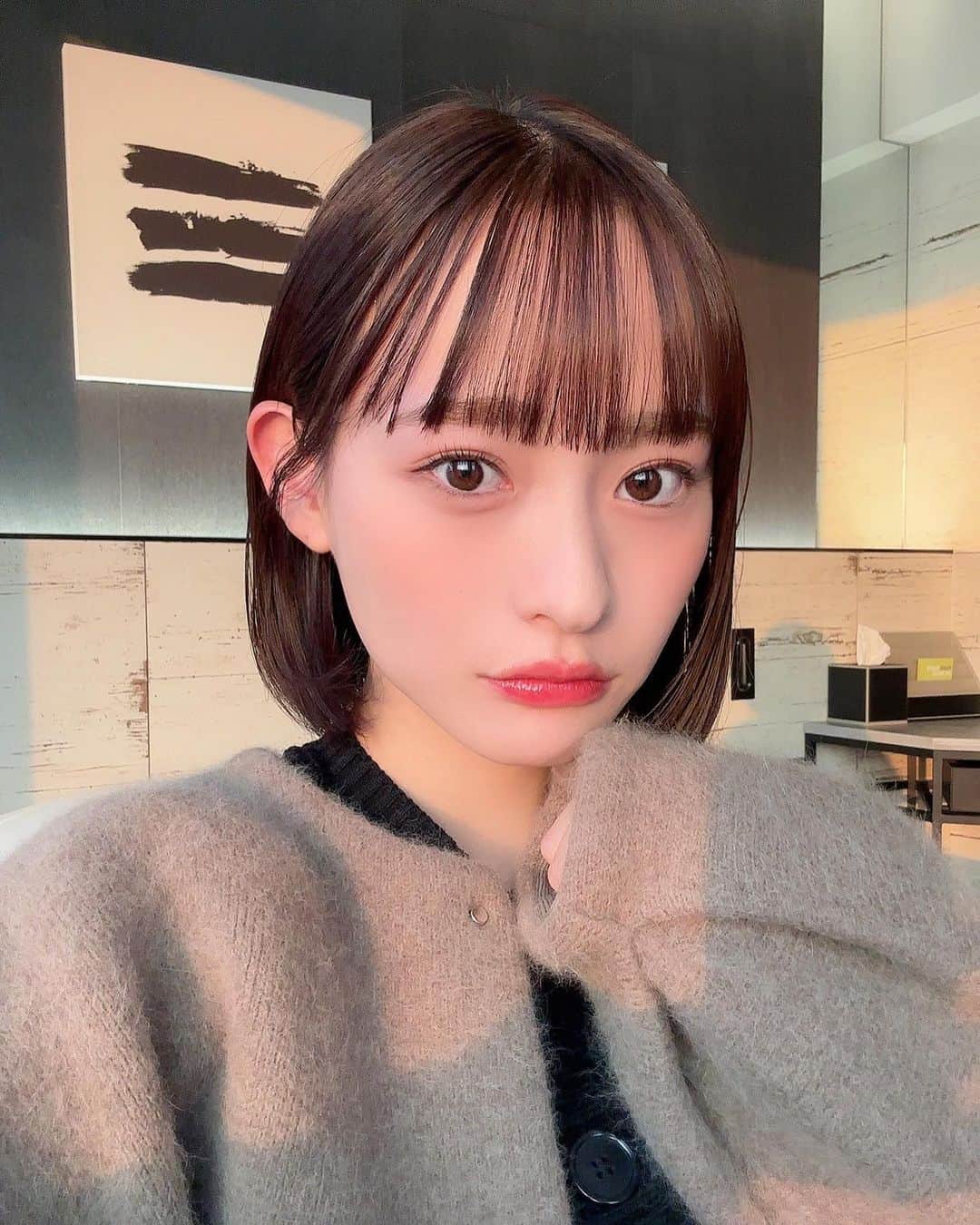 のインスタグラム：「先日 @quinbelle_omotesando さんで美容鍼をして頂きました！ 顔が少し引き上がった気がする😳 気になる方は是非チェックしてみて下さい🫶🏻」