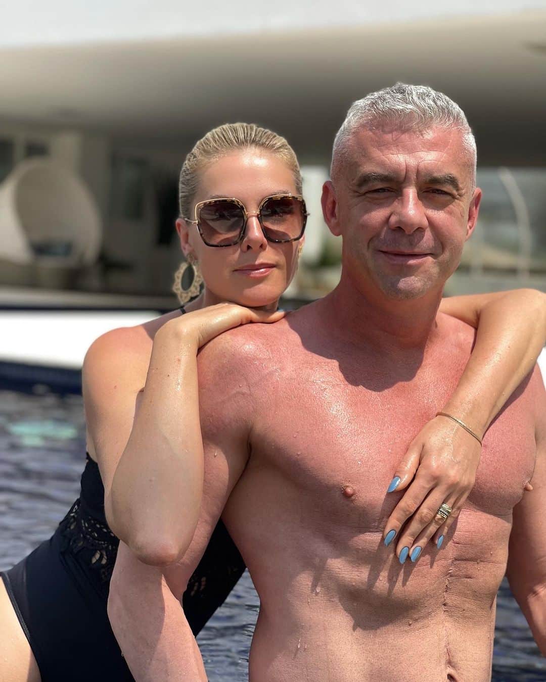 Ana Hickmannさんのインスタグラム写真 - (Ana HickmannInstagram)「Bom dia meu amor!!!! Hoje o mundo comemora o dia mais importante das nossas vidas: seu aniversário 🎁 🎂🎉!!!!! Te amo muito! Você é o melhor pai do mundo!!!!! Feliz aniversário @alewin71 !!!!!! #bday #amor #familia」11月7日 18時20分 - ahickmann
